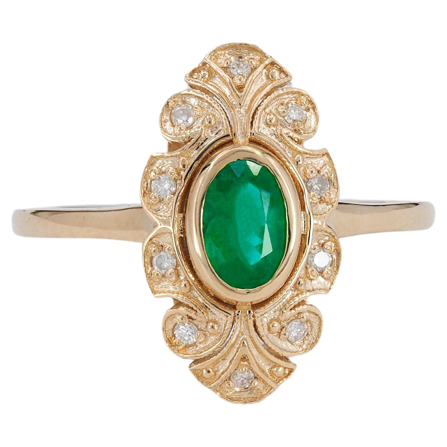 Emerald Vintage gold ring.  For Sale
