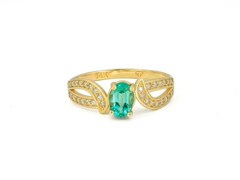Modern Emerald Vintage Ring, 14k Gold Ring with Emerald For Sale