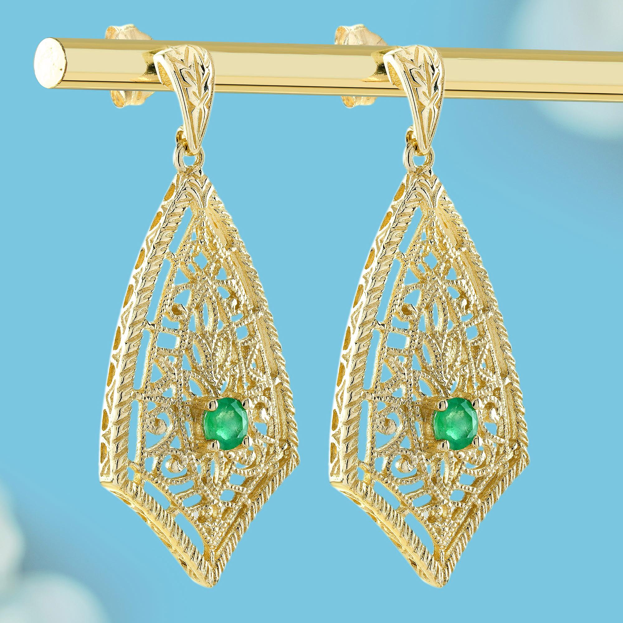 Pendientes de gota de filigrana estilo vintage con esmeralda en oro amarillo de 9 quilates Eduardiano en venta