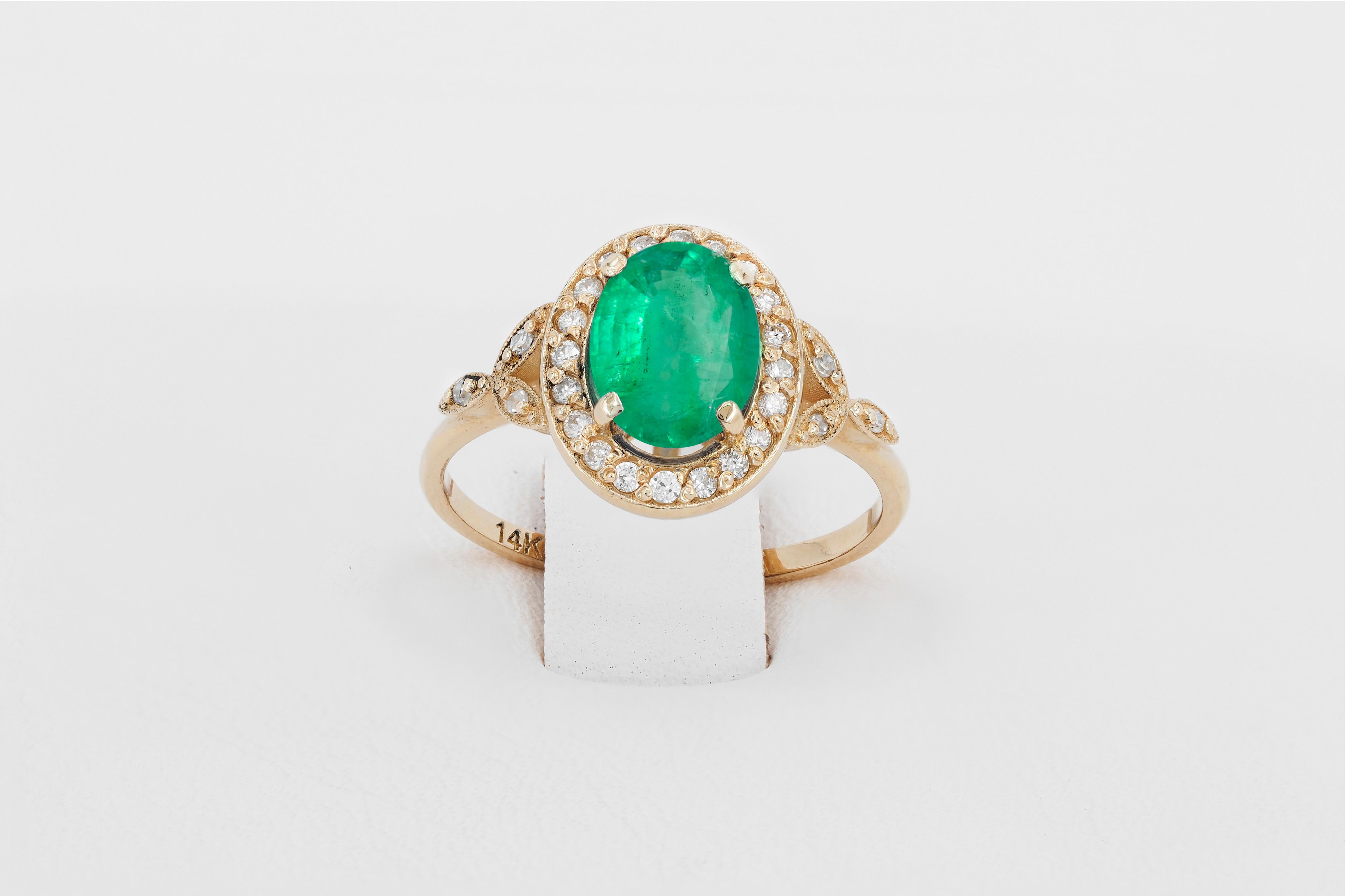 For Sale:  Emerald vintage style gold ring. 5
