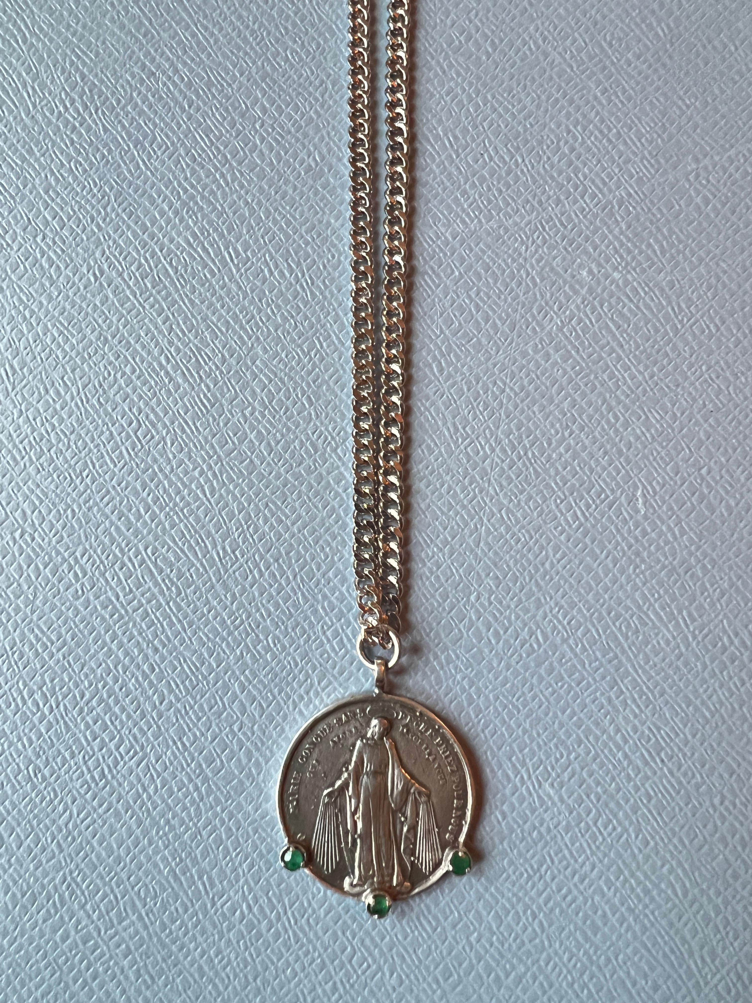 Emerald Virgin Mary Medal Chain Necklace Silver Platinum In New Condition In Los Angeles, CA