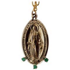 J Dauphin, collier à chaîne médaillon ovale Virgin Mary en émeraude remplie d'or