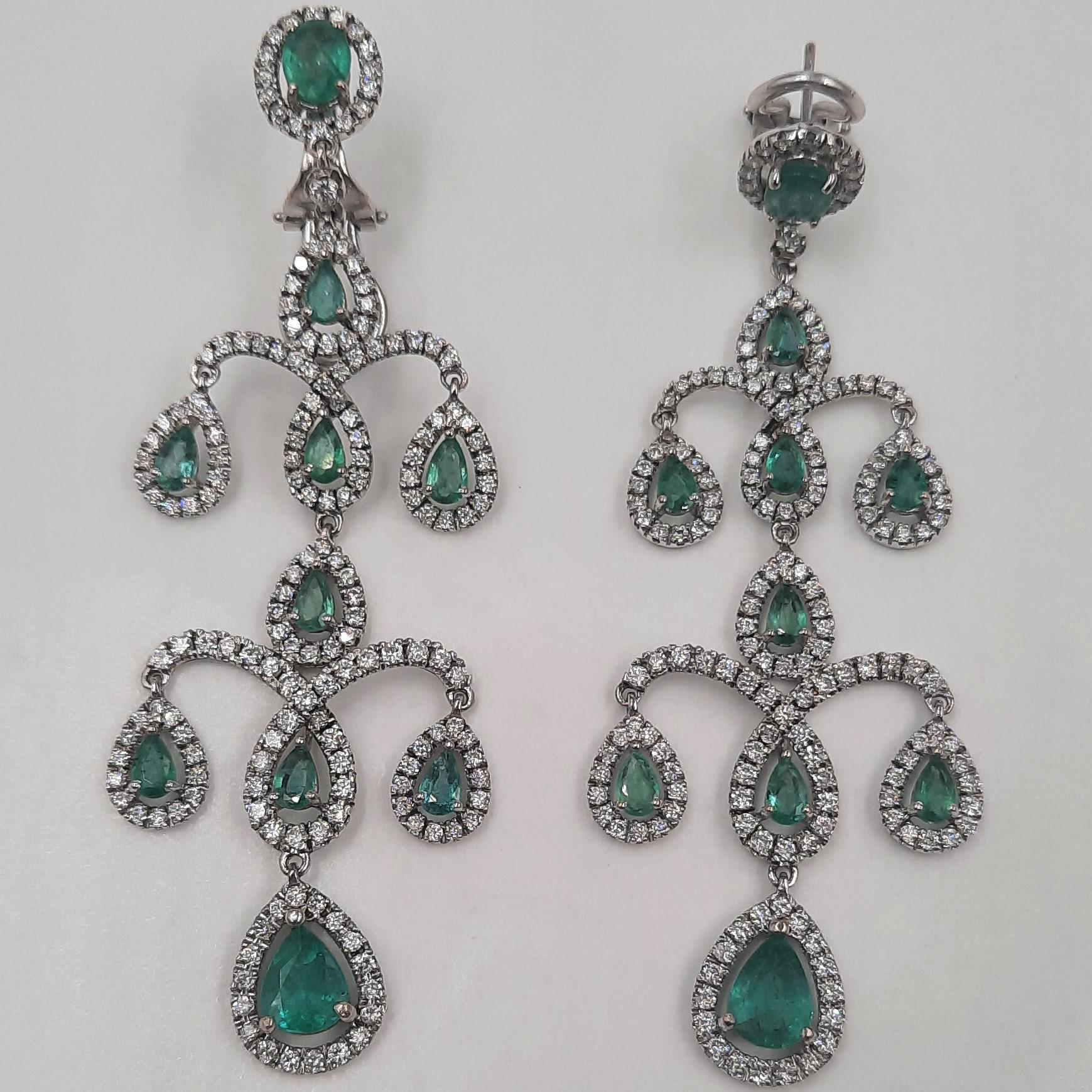 Magnificent emerald  (4.55 carats), white Brilliant cut diamond (4.02 carats) and 18 carats white gold (17.2 grams) chandelier earrings.  