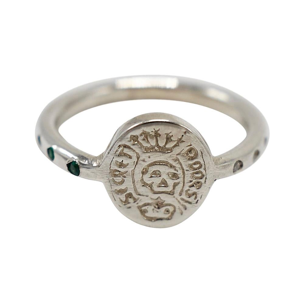 Emerald White Diamond Crest Signet Skull Ring Memento Mori Style Silver In New Condition For Sale In Los Angeles, CA