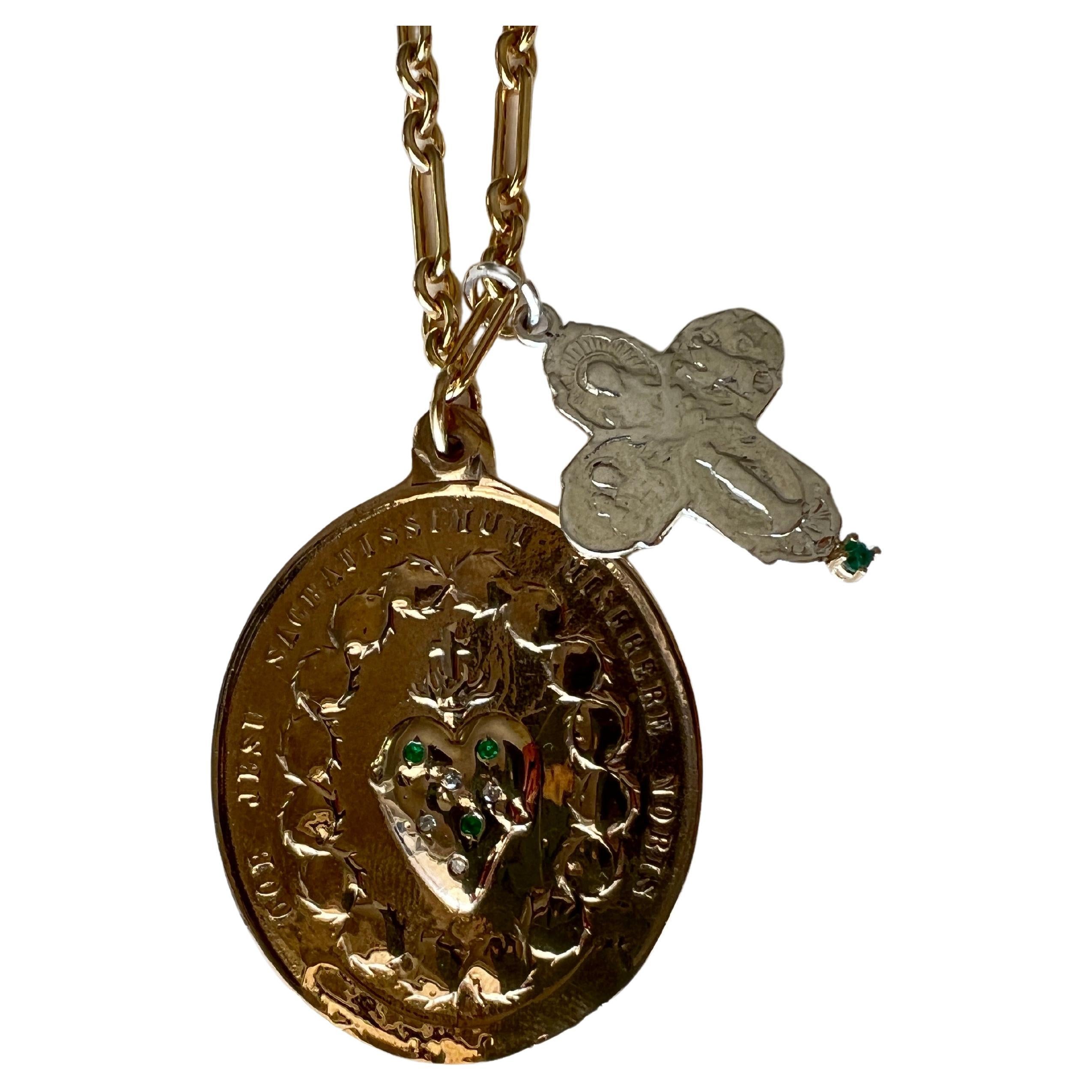 Halskette, Smaragd, weißer Diamant, Medaille, Heiliges Herz, Kreuz  im Zustand „Neu“ im Angebot in Los Angeles, CA