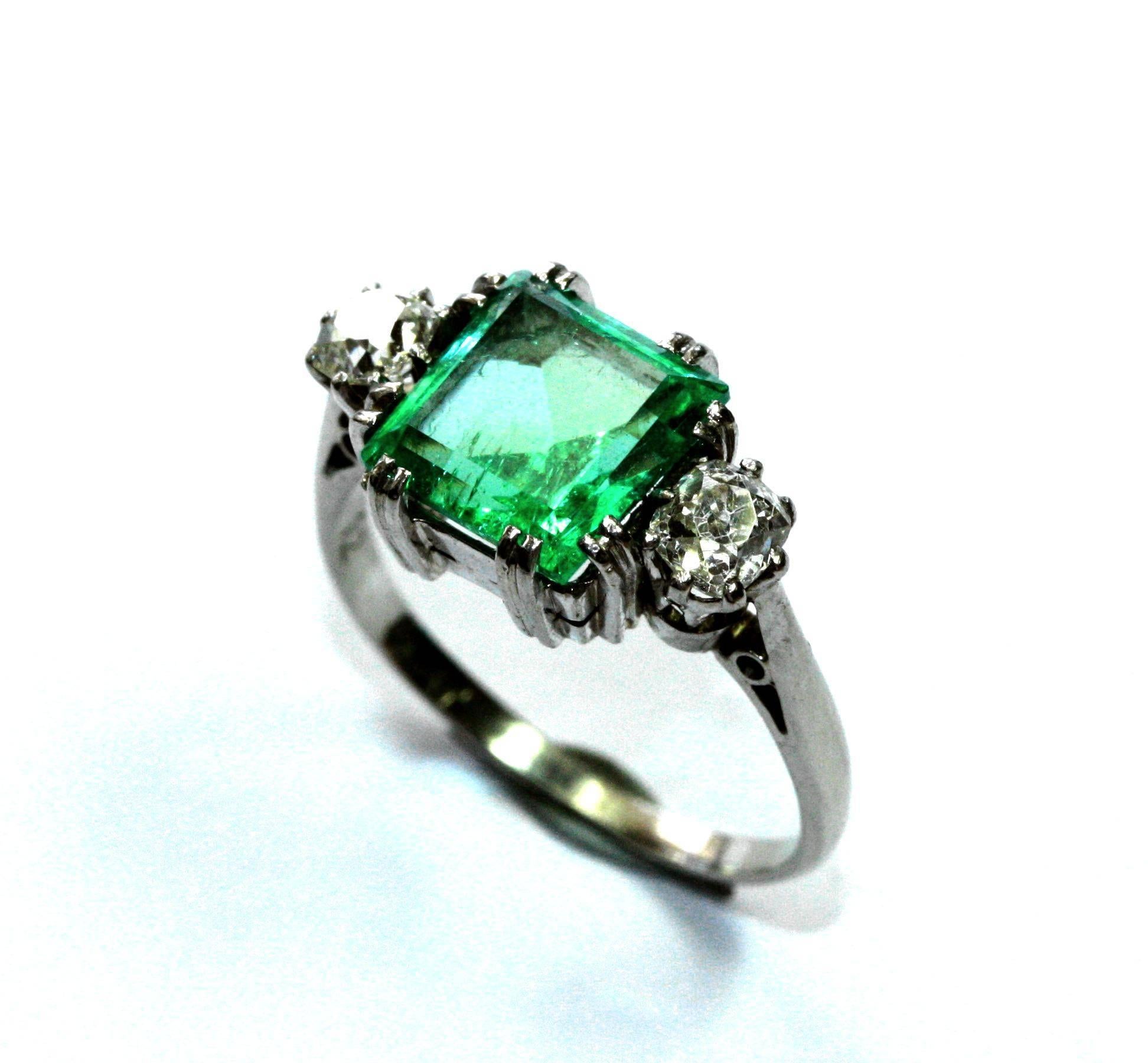 Contemporary Chromium Green Tourmaline & White Diamond Ring