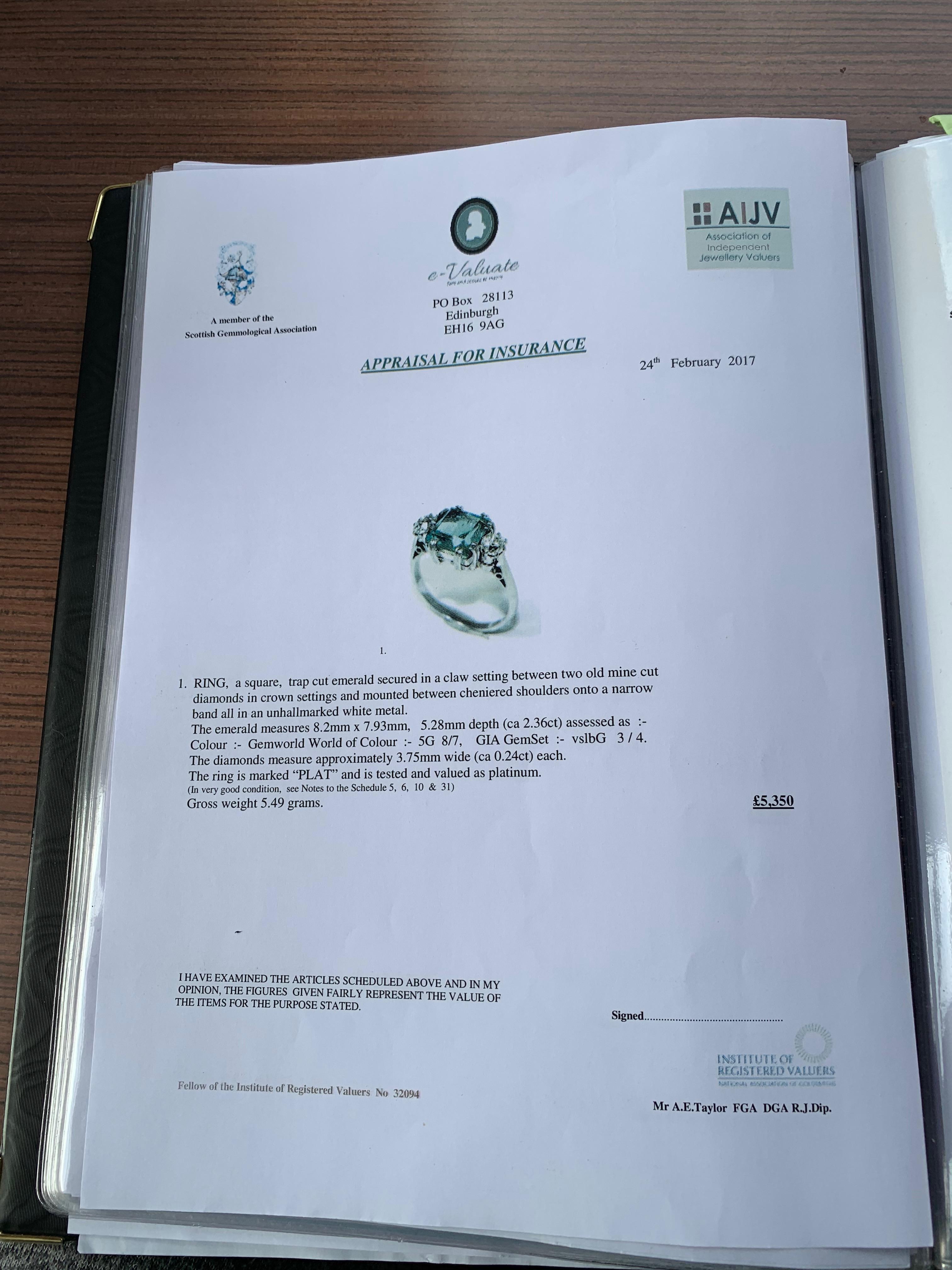 Chromium Green Tourmaline & White Diamond Ring In Excellent Condition In Glasgow, Glasgow