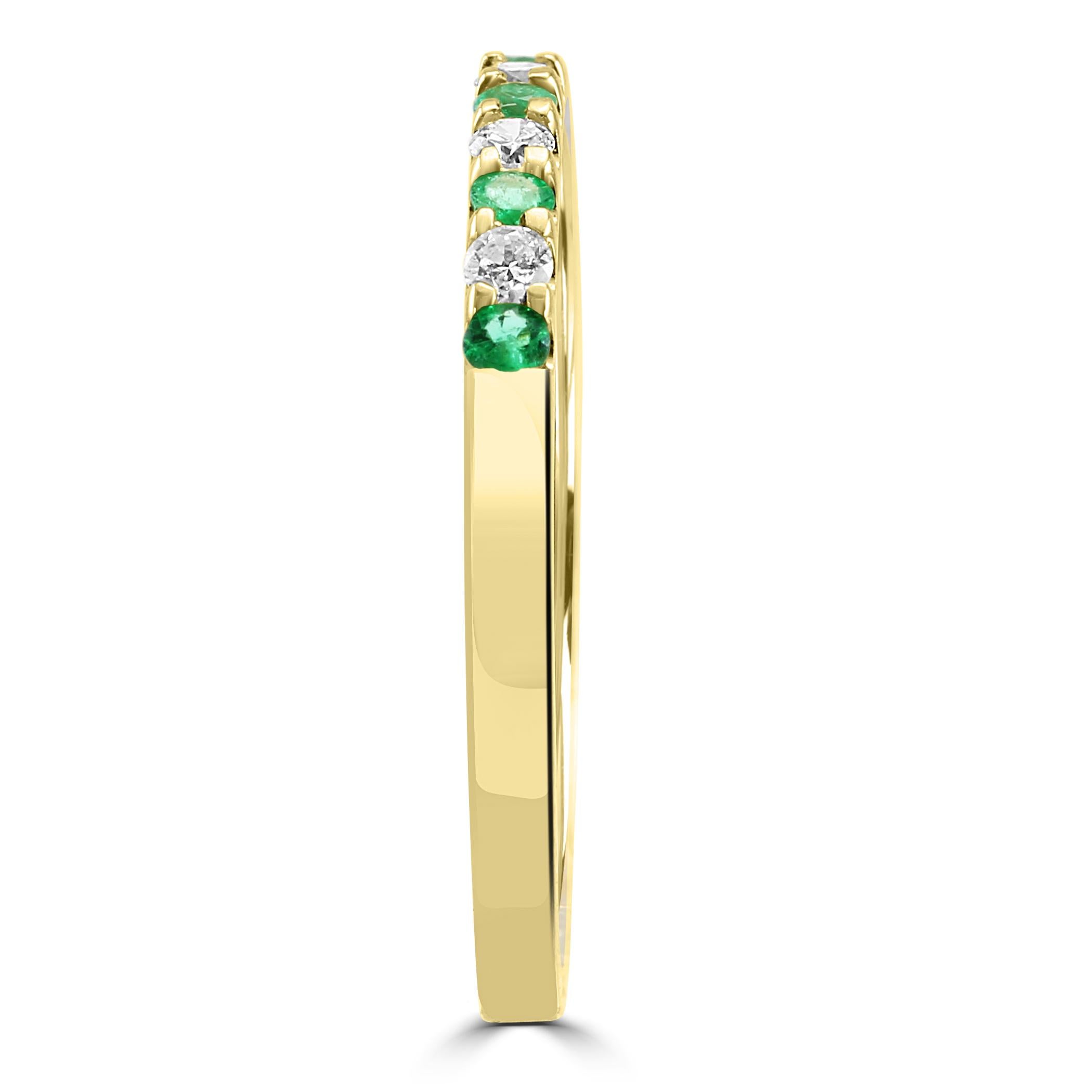 For Sale:  Emerald White Diamond Round 18K Yellow Gold 11 Stone Engagement Band Ring 4