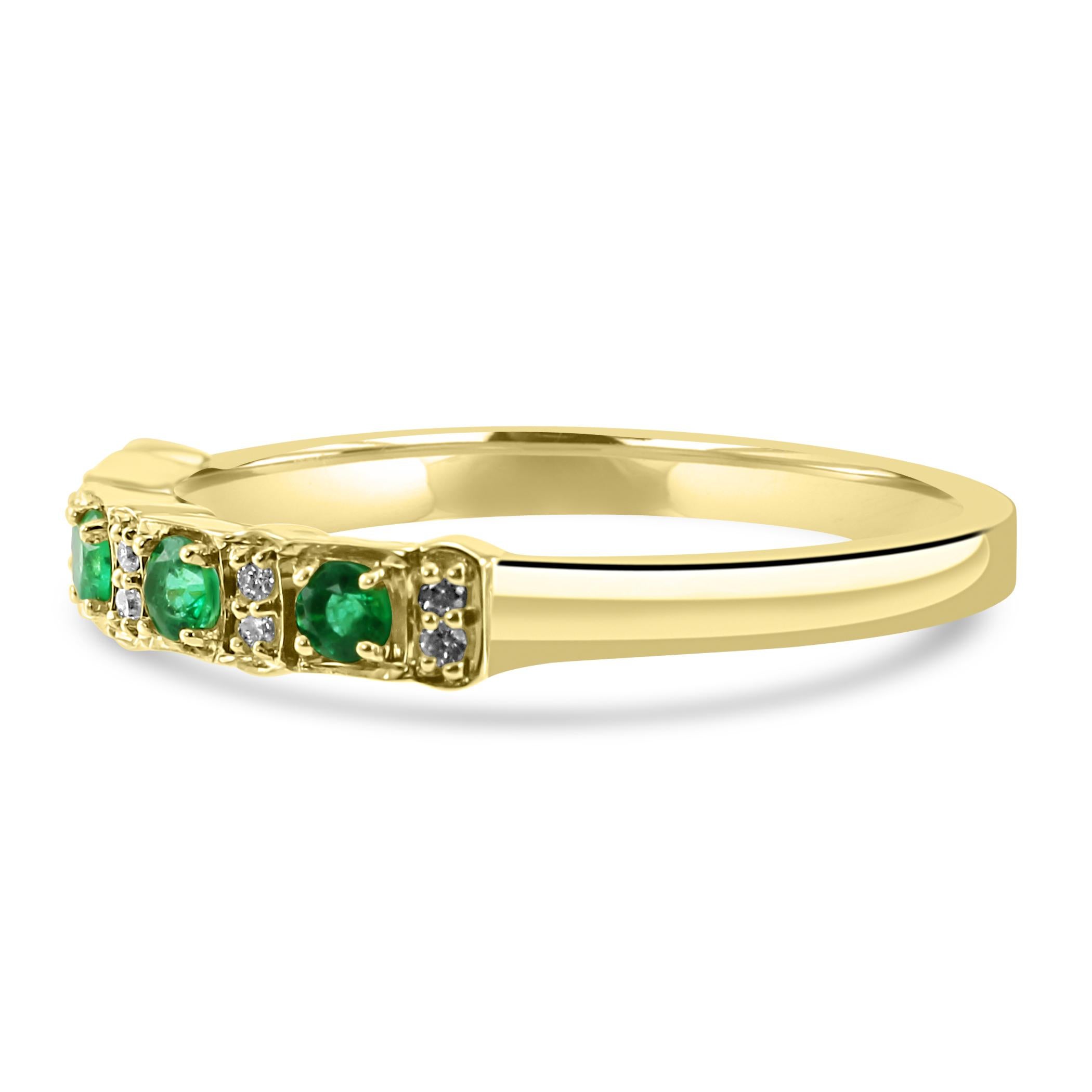 For Sale:  Emerald White Diamond Round 18K Yellow Gold 14 Stone Engagement Band Ring  3