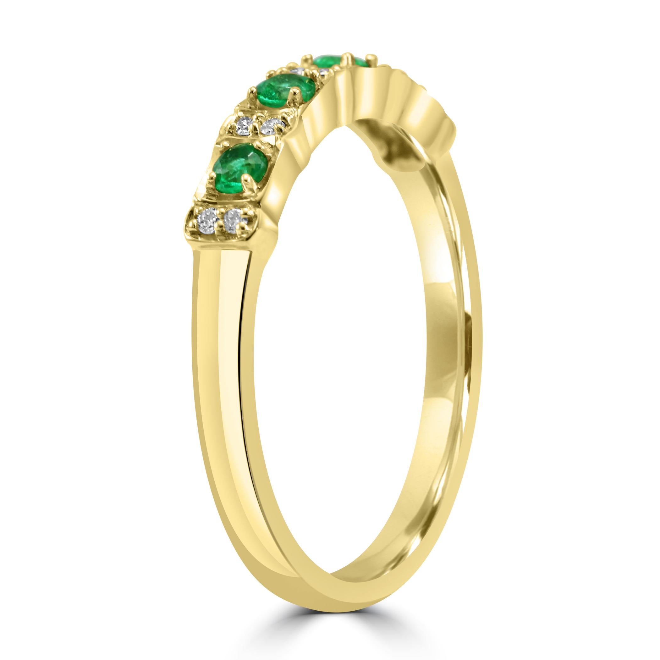 For Sale:  Emerald White Diamond Round 18K Yellow Gold 14 Stone Engagement Band Ring  4