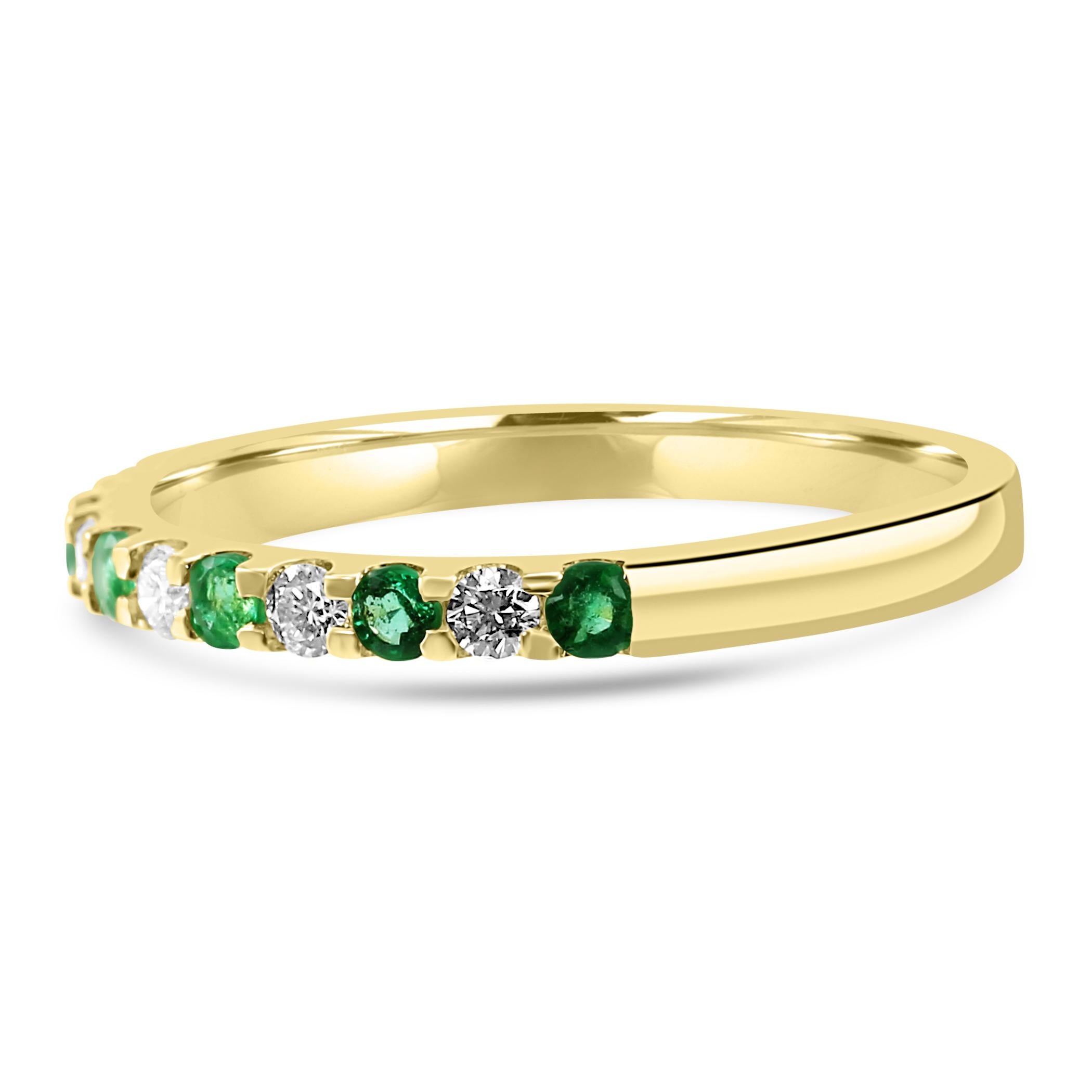 For Sale:  Emerald White Diamond Round 18K Yellow Gold Engagement Wedding Fashion Band Ring 3