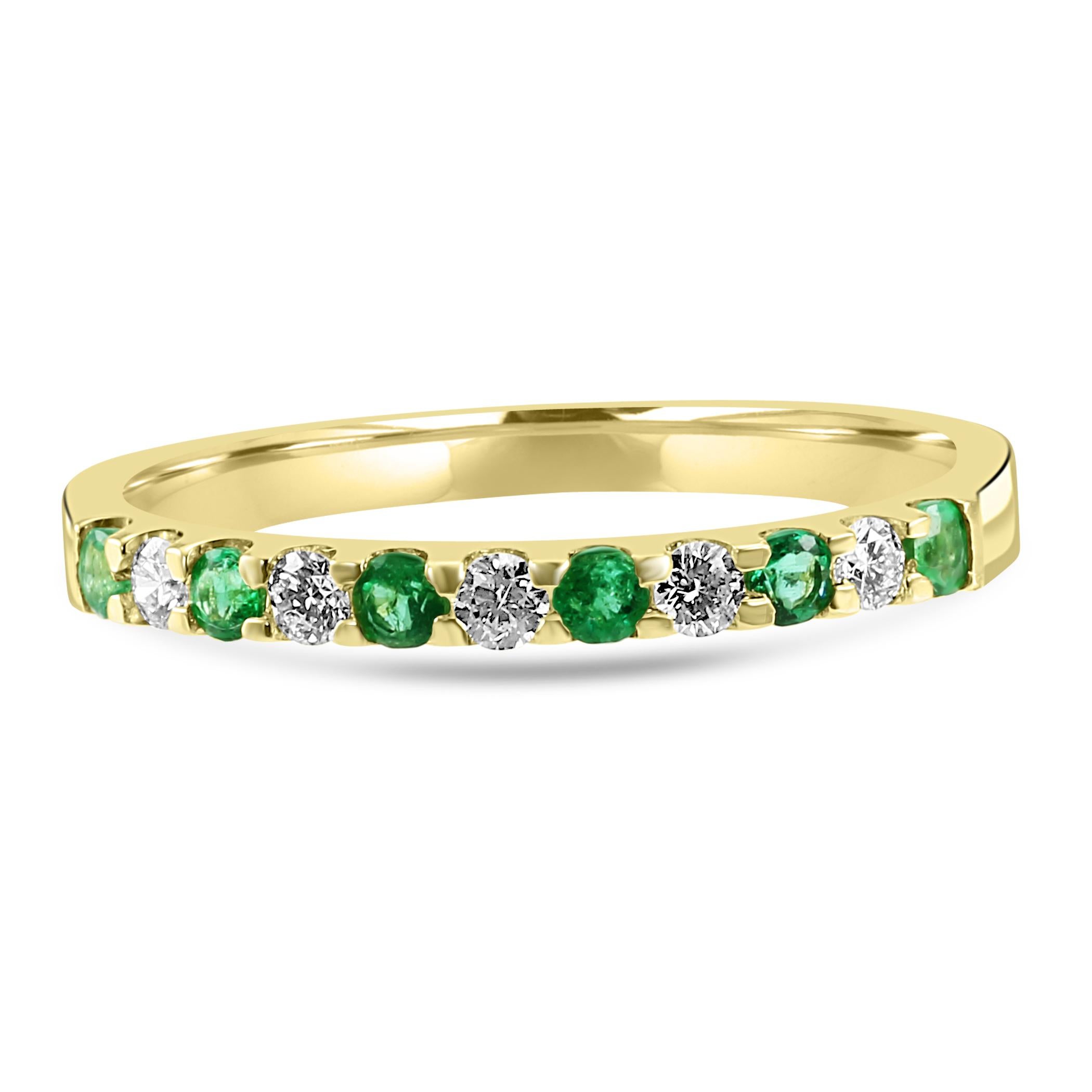 For Sale:  Emerald White Diamond Round 18K Yellow Gold Engagement Wedding Fashion Band Ring 7