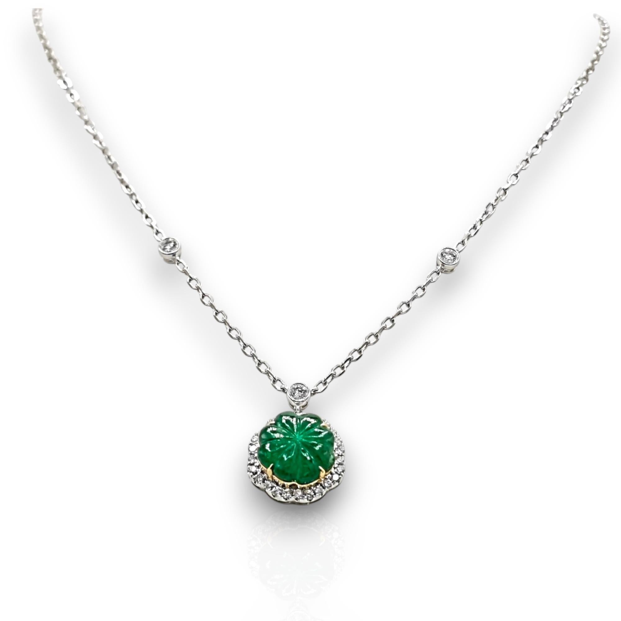 Collar de Oro Blanco con Diamante Blanco Esmeralda de 6,62 Quilates Corte mixto en venta