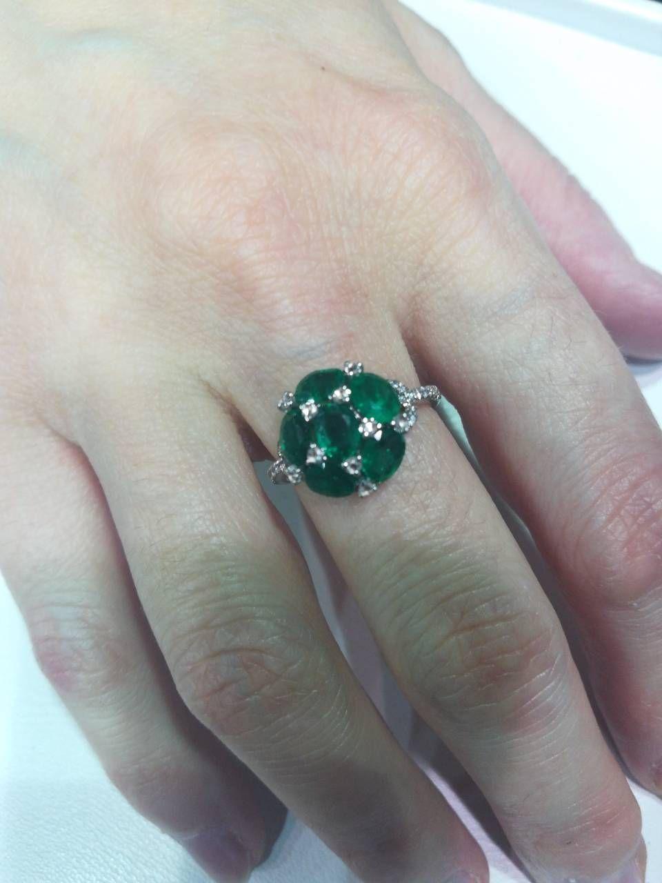 Statement-Anhänger aus Weißgold mit Smaragd und weißen Diamanten im Angebot 4