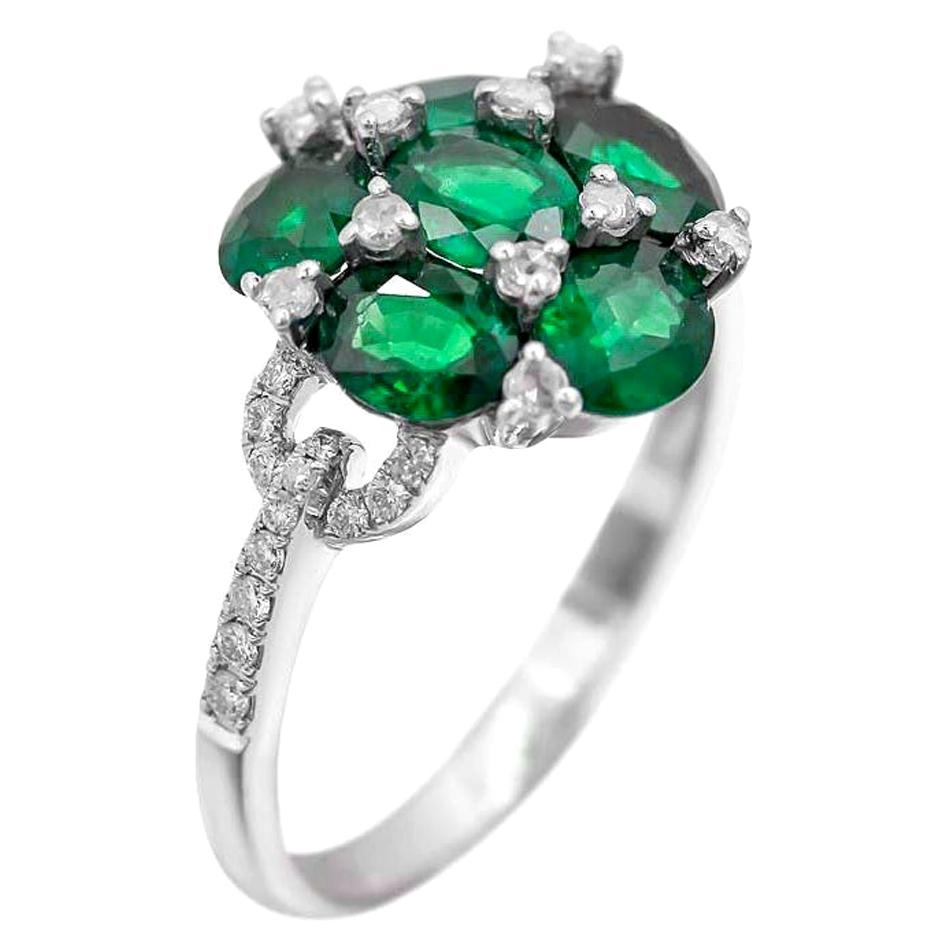 Statement-Ring aus Weißgold mit Smaragd und weißen Diamanten