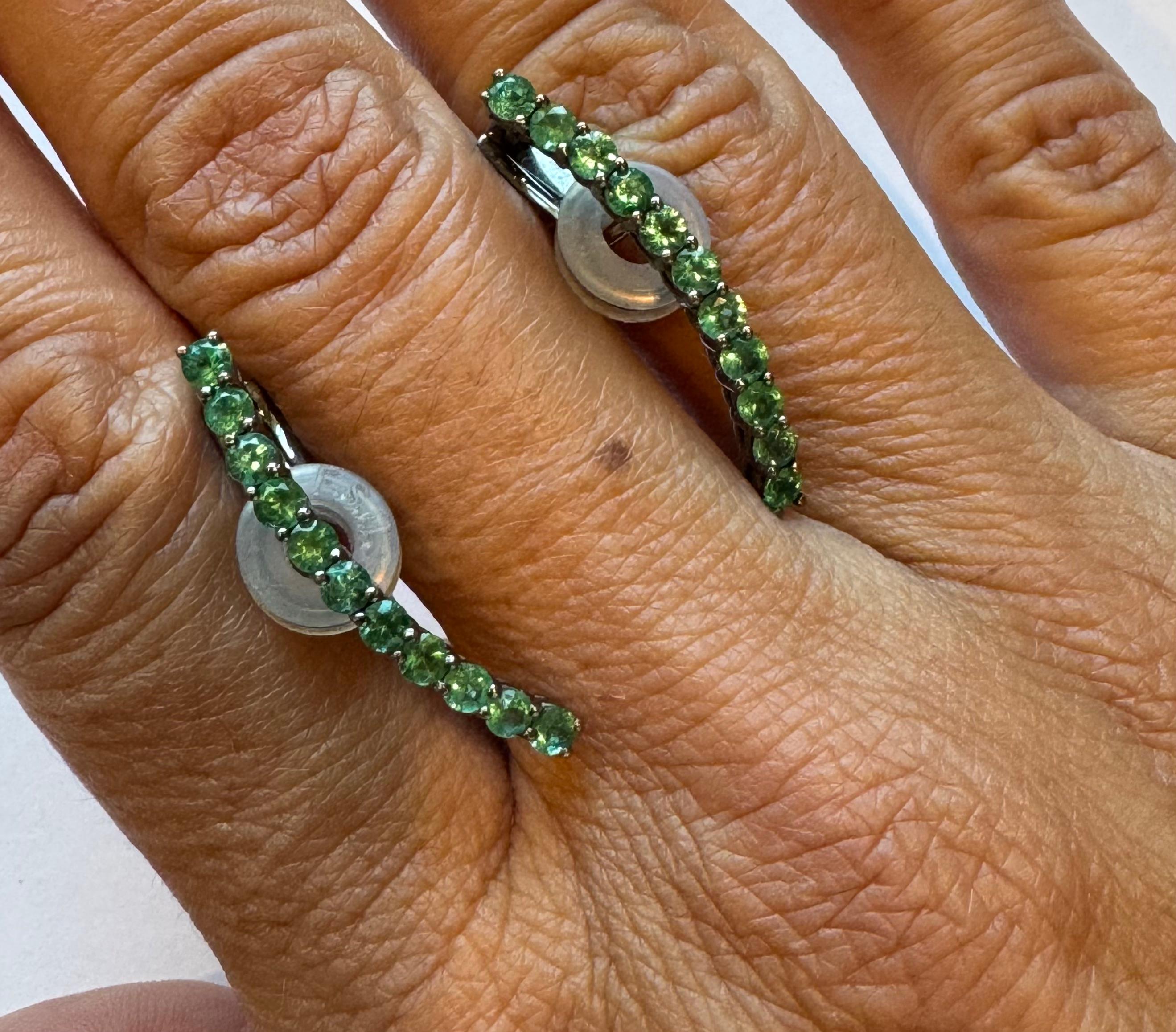Boucles d'oreilles Emeraude plaqué or blanc rhodié noir en vente 2