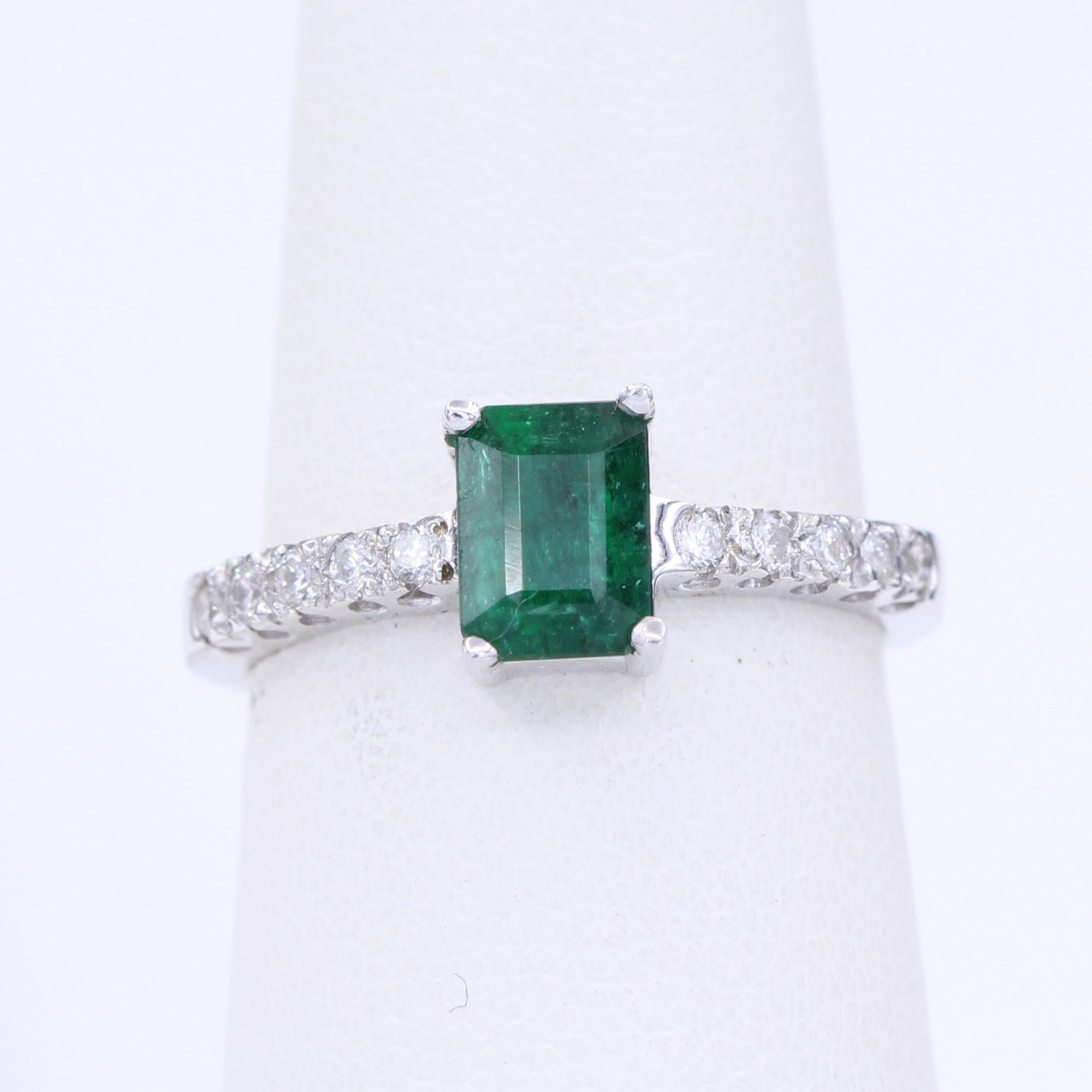 Women's Emerald White Gold Ring and Diamonds 14 Karat Emerald Cut 0.80 Carat For Sale