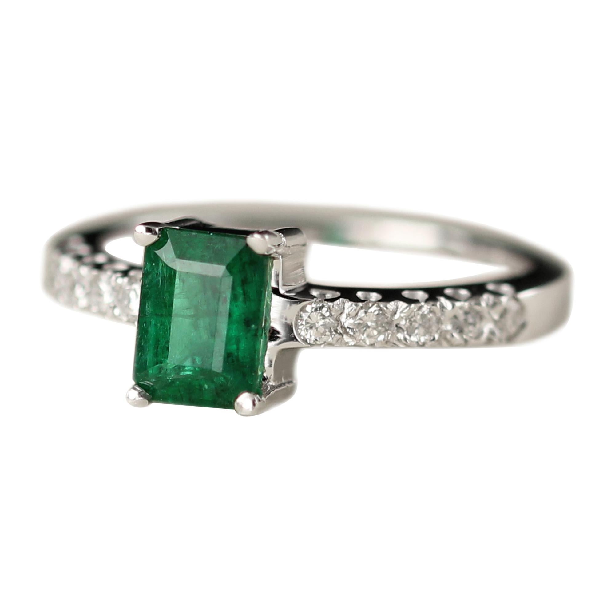 Emerald White Gold Ring and Diamonds 14 Karat Emerald Cut 0.80 Carat For Sale