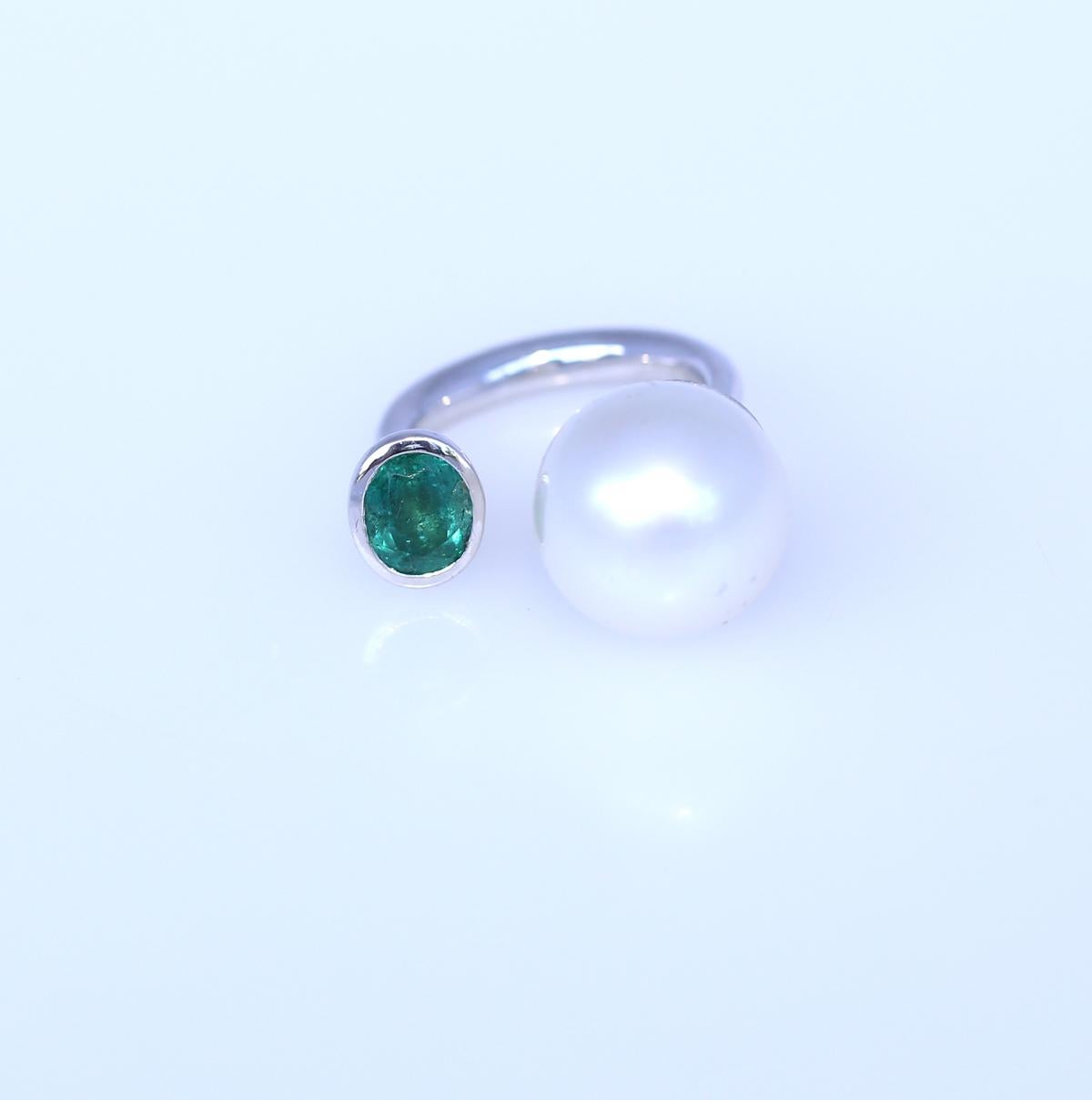Emerald White South-sea Pearl 18K Gold Horseshoe Ring, 2020 For Sale 2