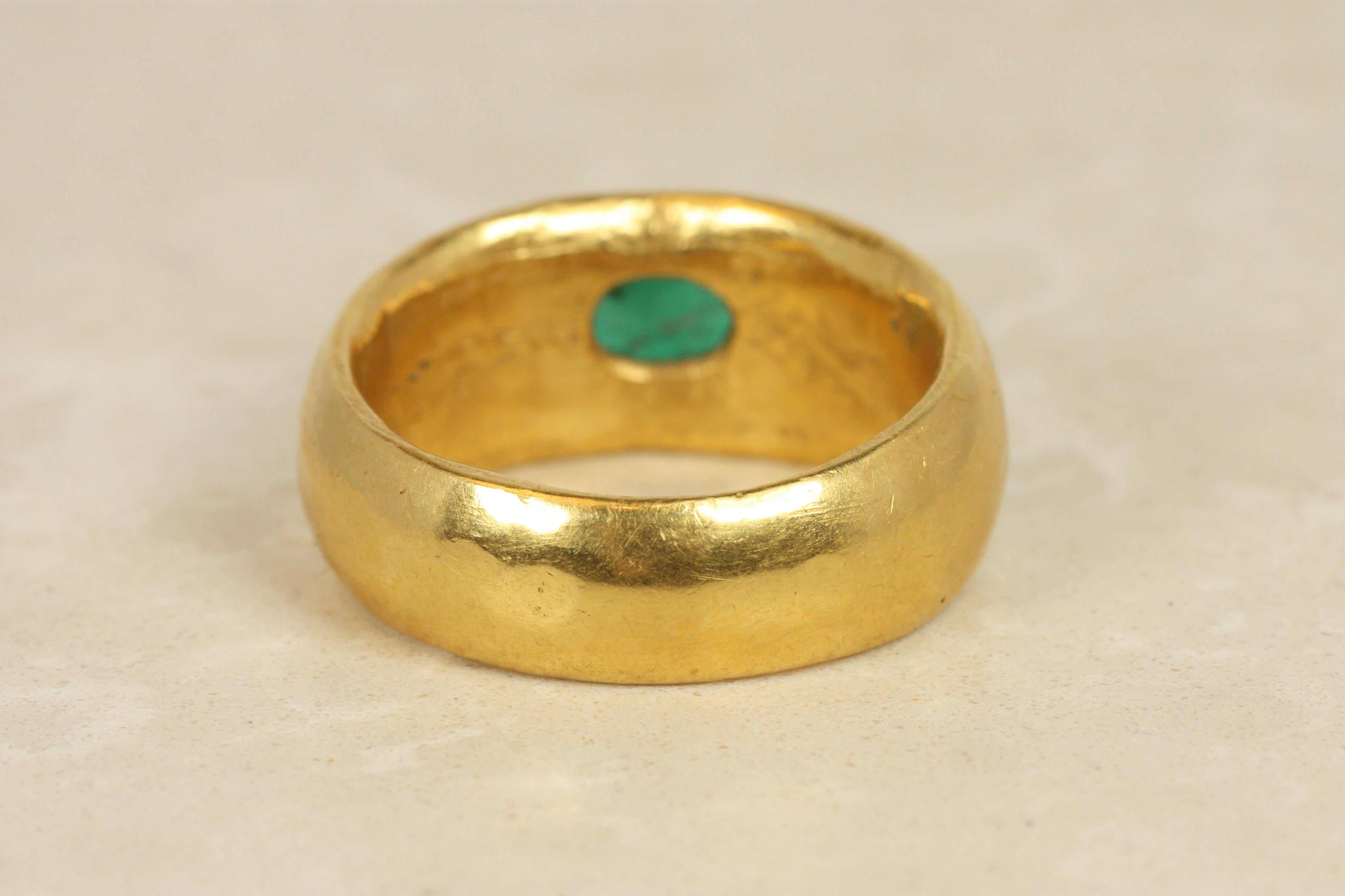 Emerald Wide Tapered Band – 1.00ct Cabochon Cut 22K Yellow Gold For Sale 5
