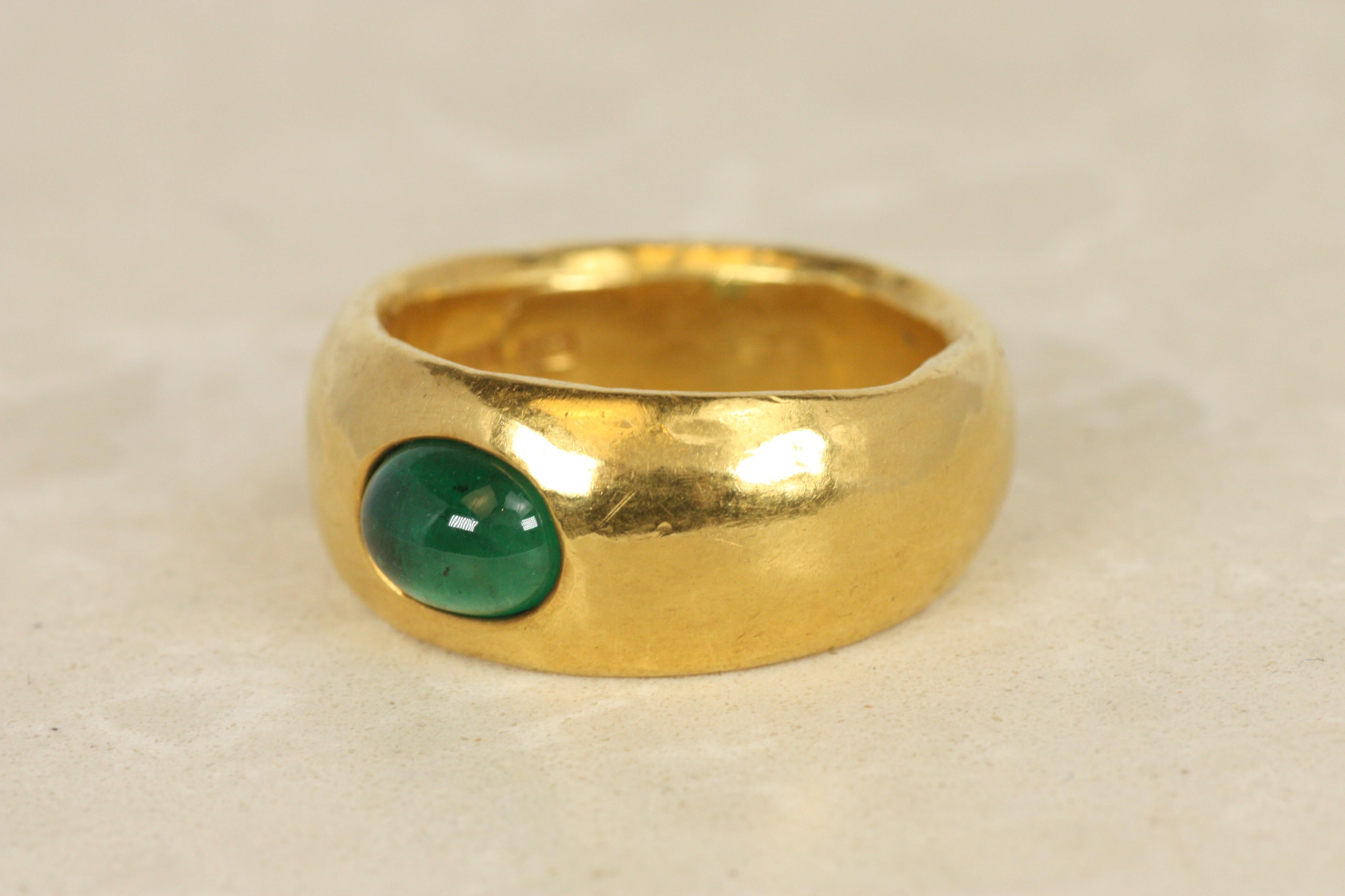 Artisan Emerald Wide Tapered Band – 1.00ct Cabochon Cut 22K Yellow Gold For Sale