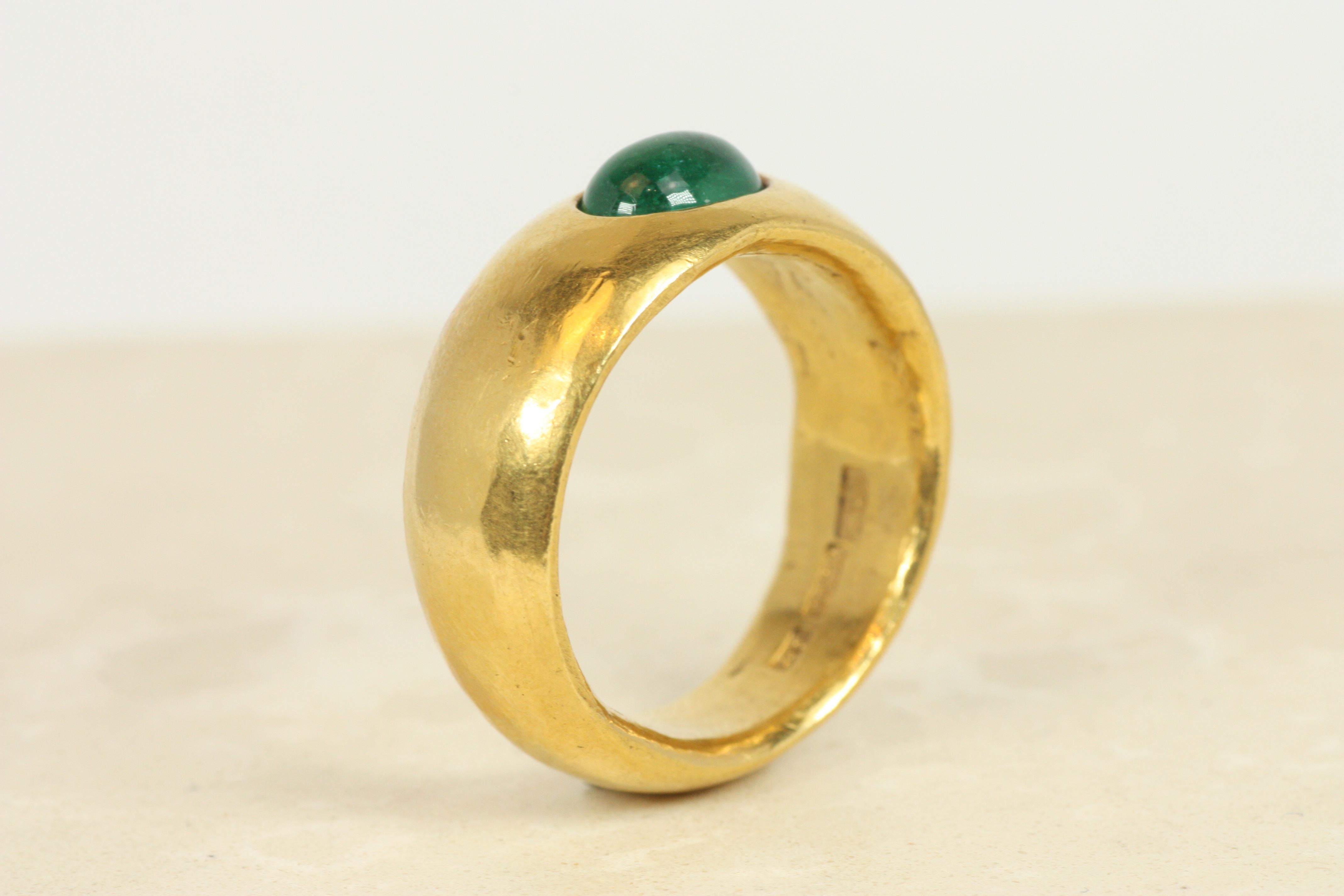 Emerald Wide Tapered Band – 1.00ct Cabochon Cut 22K Yellow Gold For Sale 2