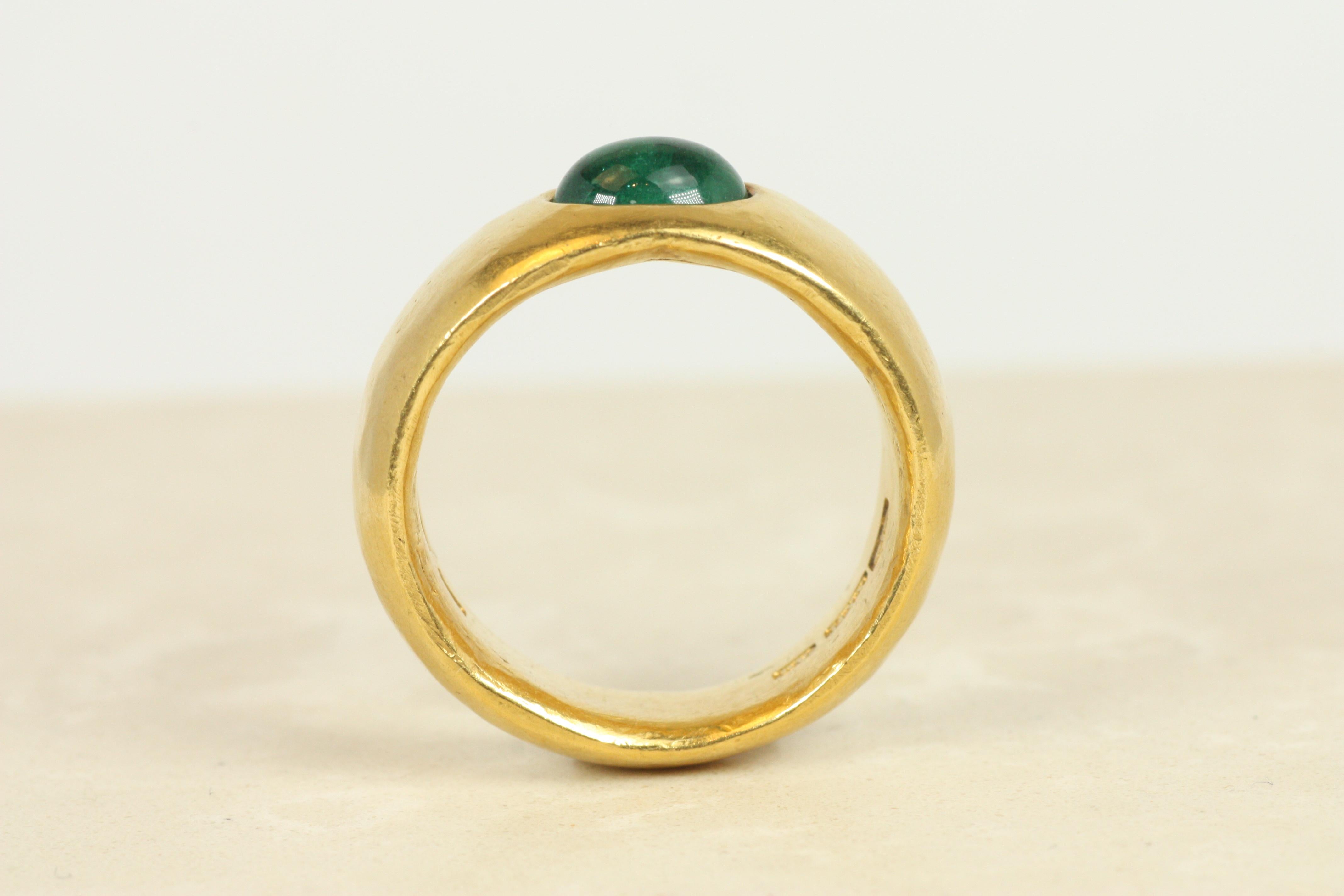 Emerald Wide Tapered Band – 1.00ct Cabochon Cut 22K Yellow Gold For Sale 3