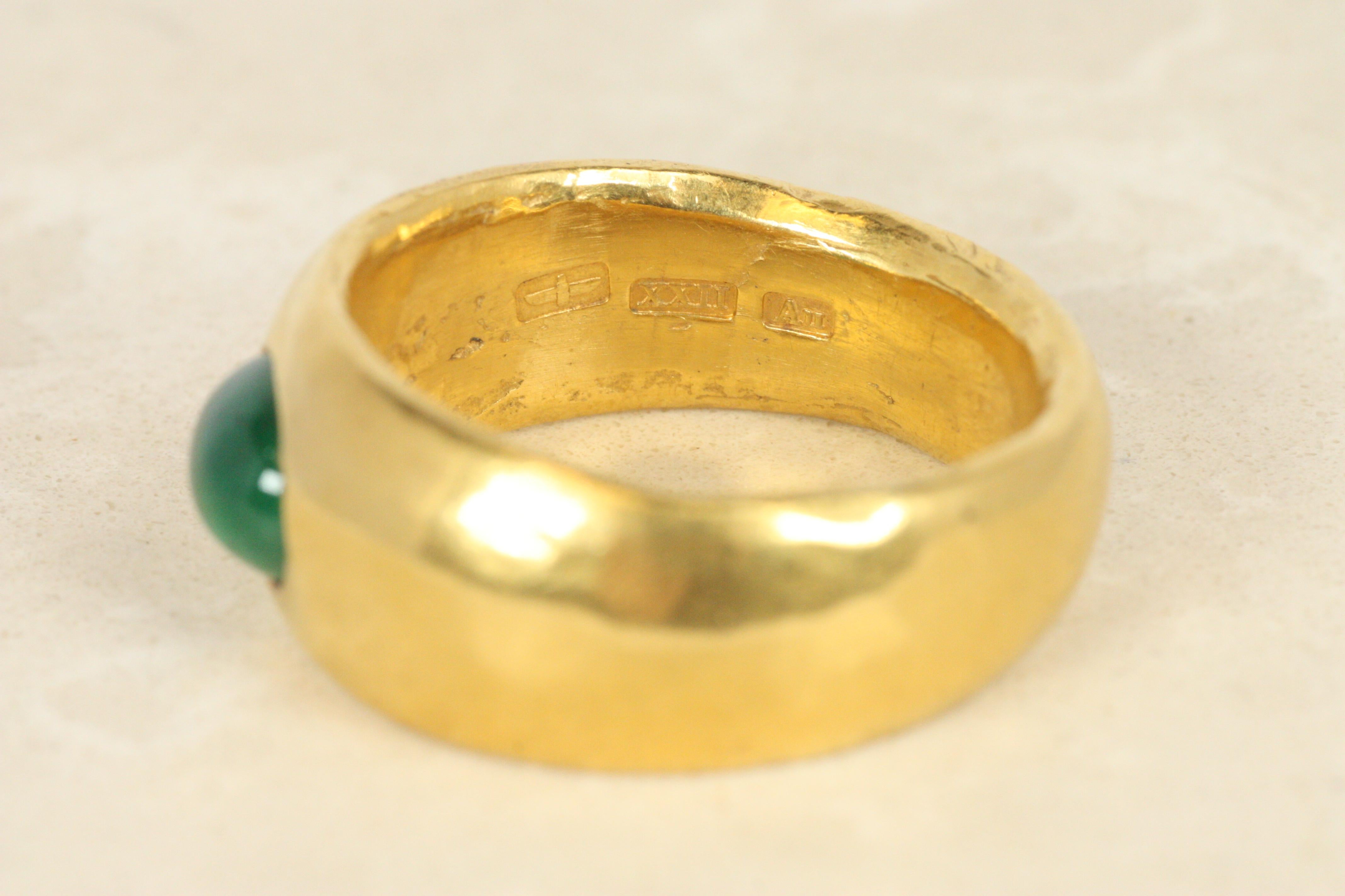 Emerald Wide Tapered Band – 1.00ct Cabochon Cut 22K Yellow Gold For Sale 4