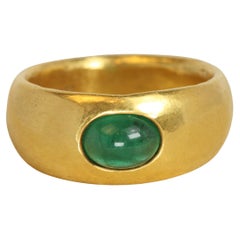 Smaragd breites verjüngtes Band - 1,00ct Cabochon-Schliff 22K Gelbgold, Darlene deSedle