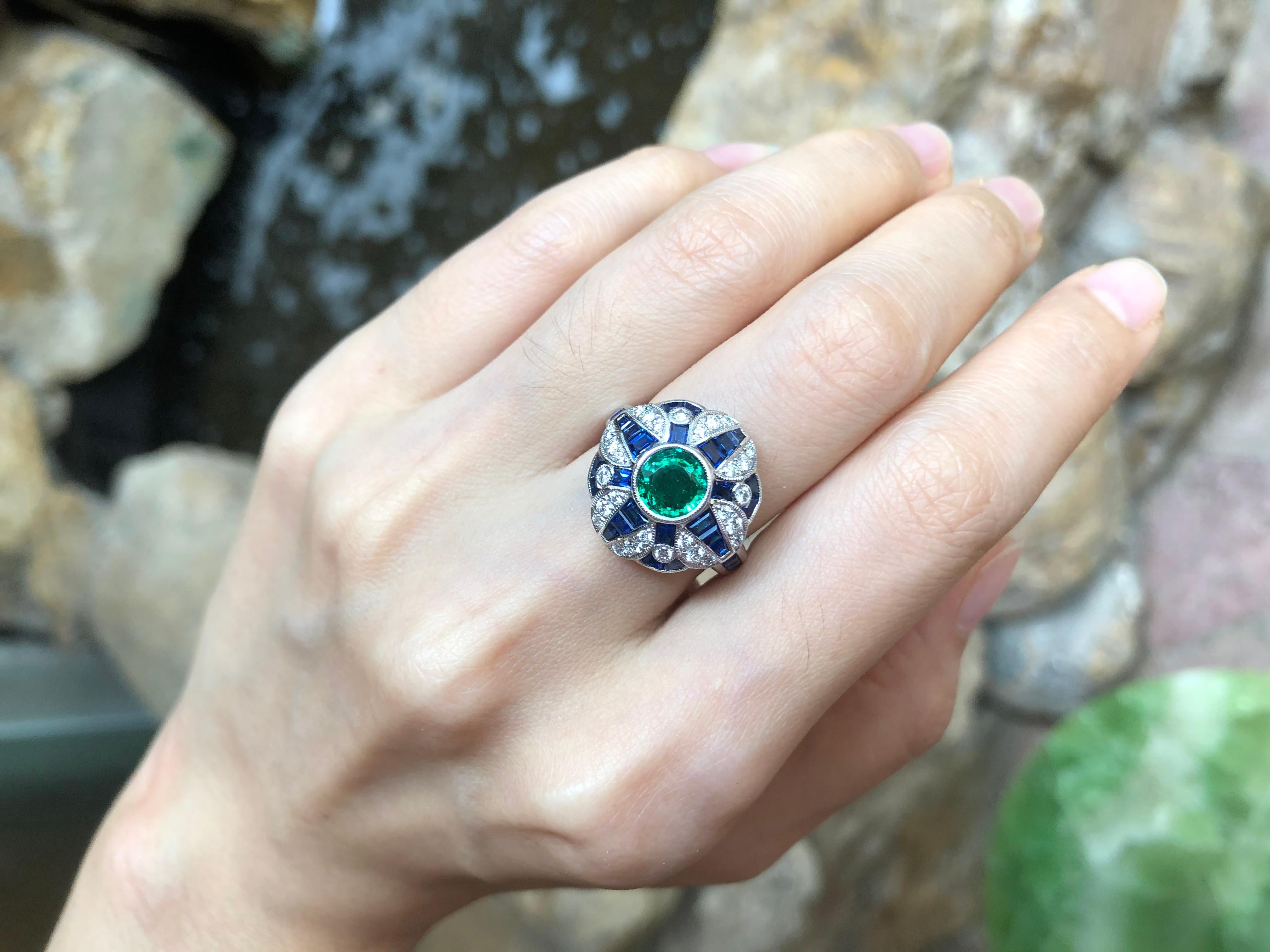 Art Deco Emerald with Blue Sapphire and Diamond Ring Set in 18 Karat White Gold Settings For Sale