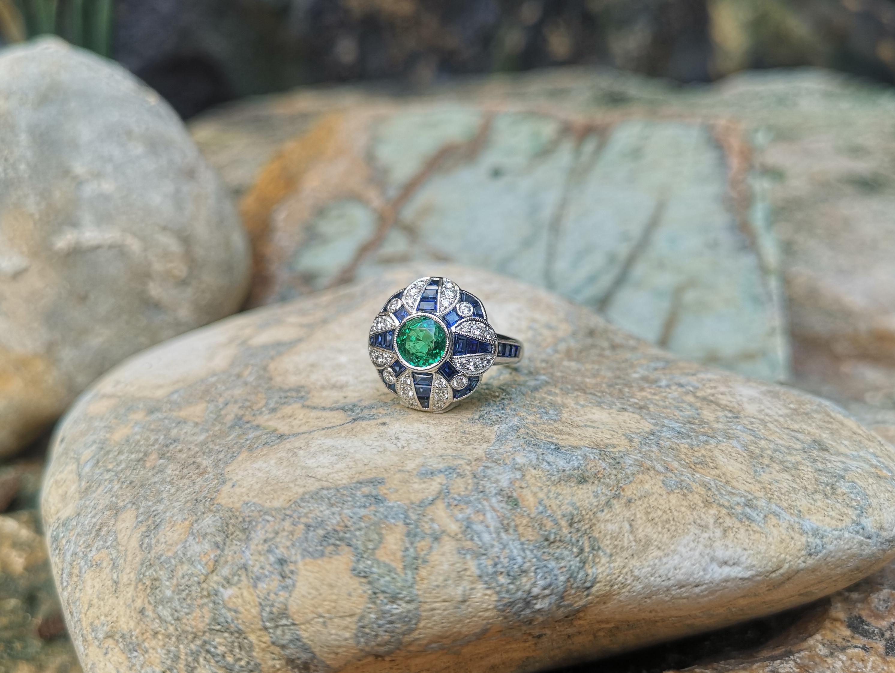 Emerald with Blue Sapphire and Diamond Ring Set in 18 Karat White Gold Settings For Sale 2