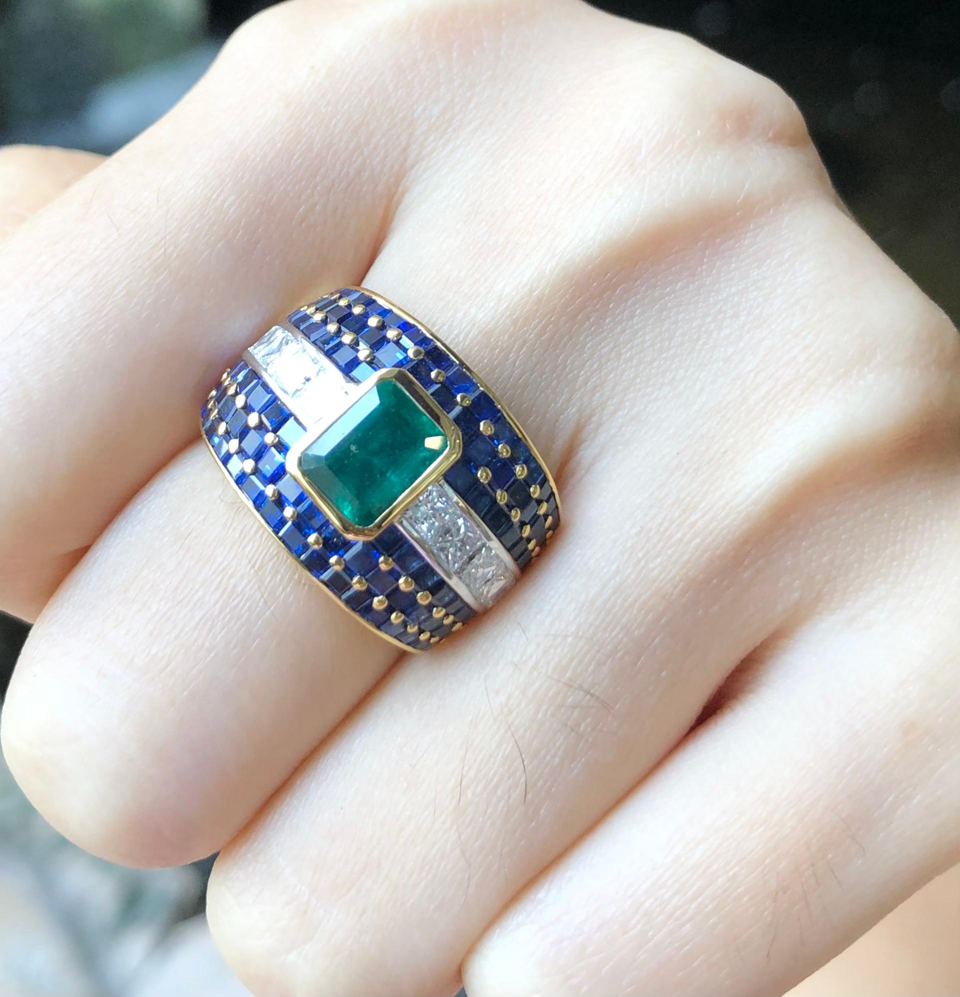 Women's or Men's Emerald with Blue Sapphire with Diamond Ring Set in 18 Karat Gold Settings For Sale