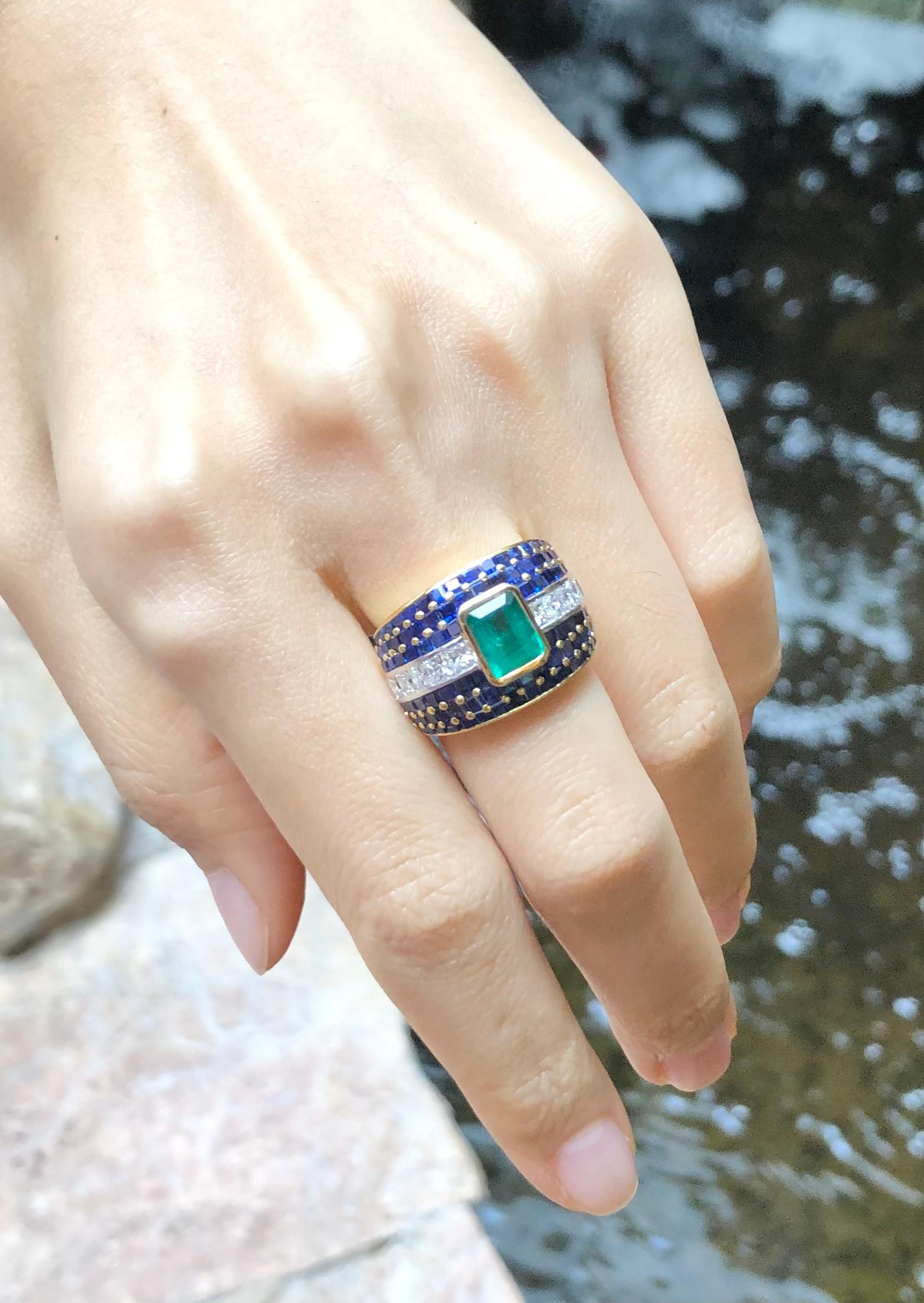 Emerald with Blue Sapphire with Diamond Ring Set in 18 Karat Gold Settings For Sale 3