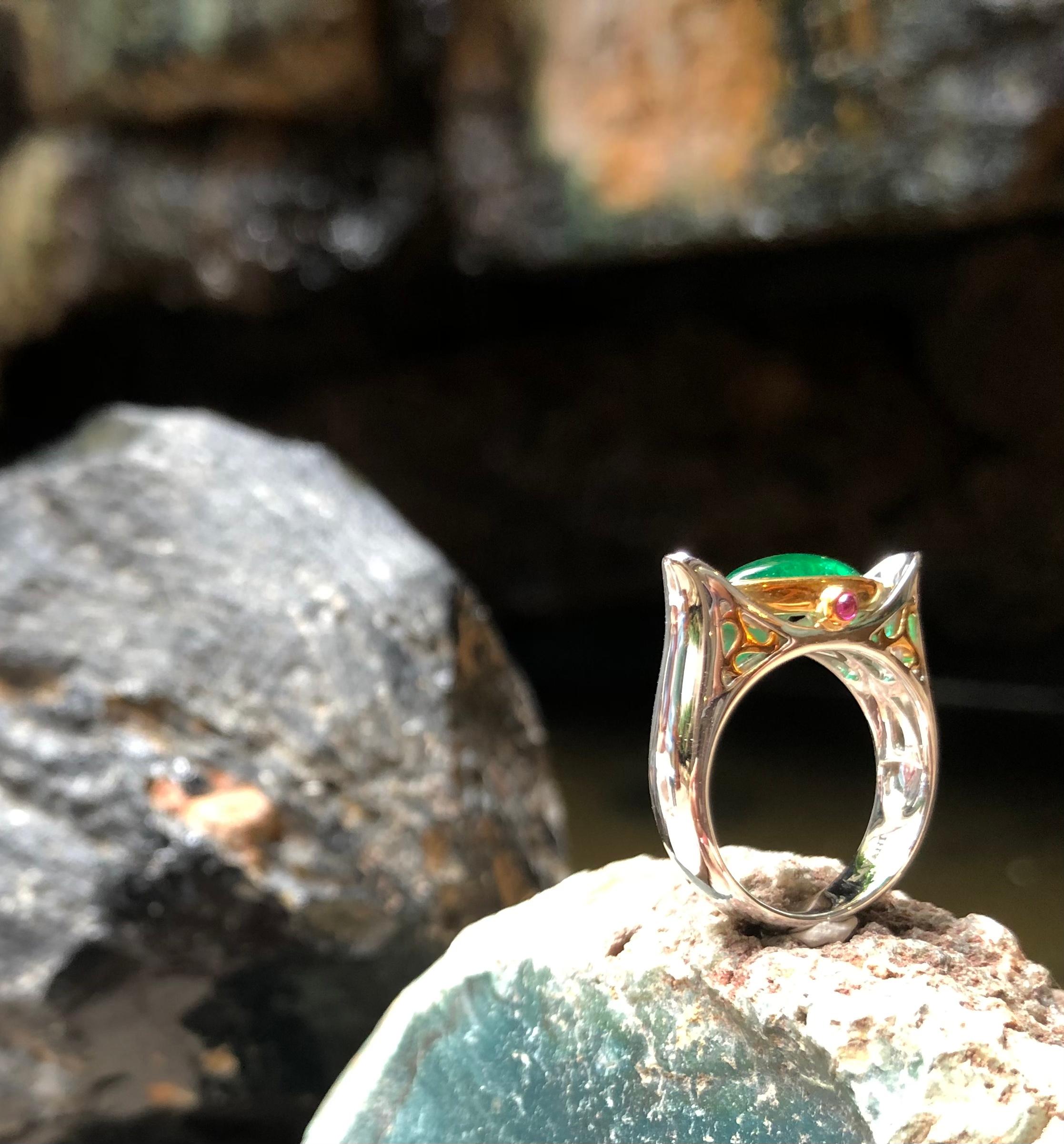 Bague Sycee/Yuan Bao en or blanc 18 carats sertie d'émeraudes et de rubis cabochon en vente 9