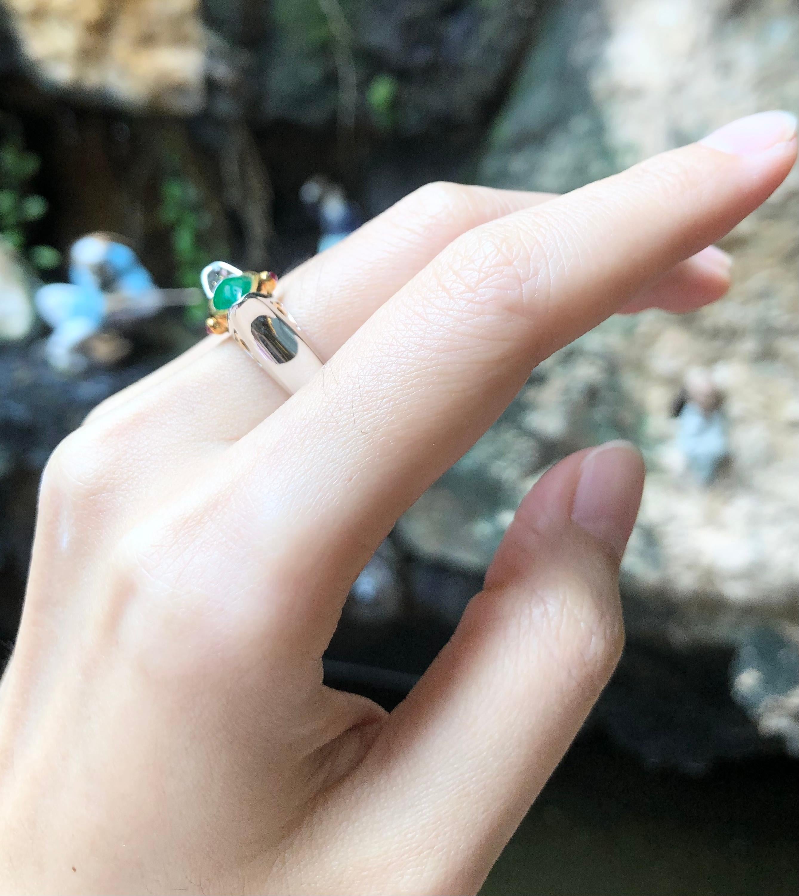 Emerald with Cabochon Ruby Sycee/Yuan Bao Ring Set in 18k White Gold In New Condition For Sale In Bangkok, TH