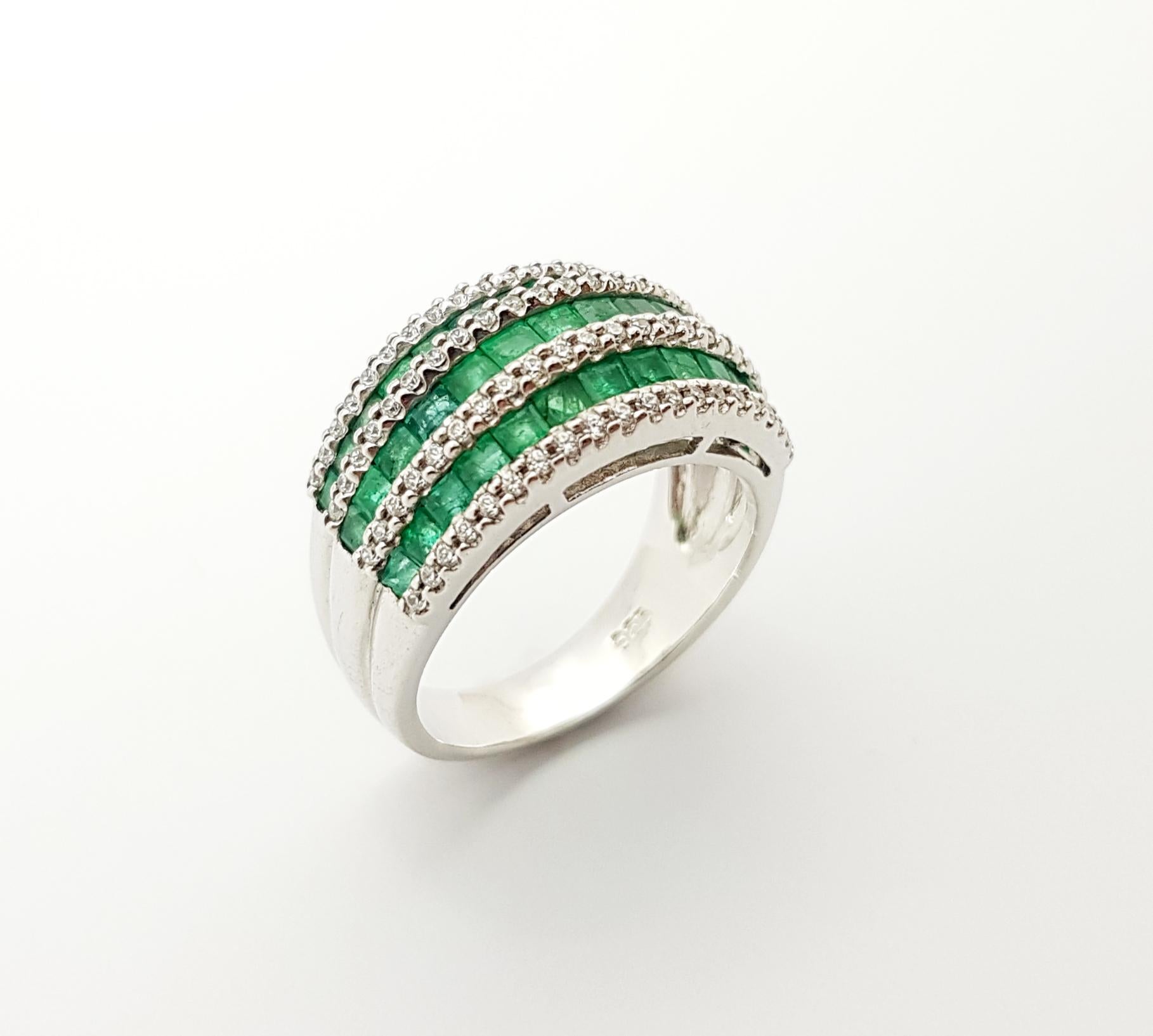 Emerald with Cubic Zirconia Ring set in Silver Settings For Sale 5