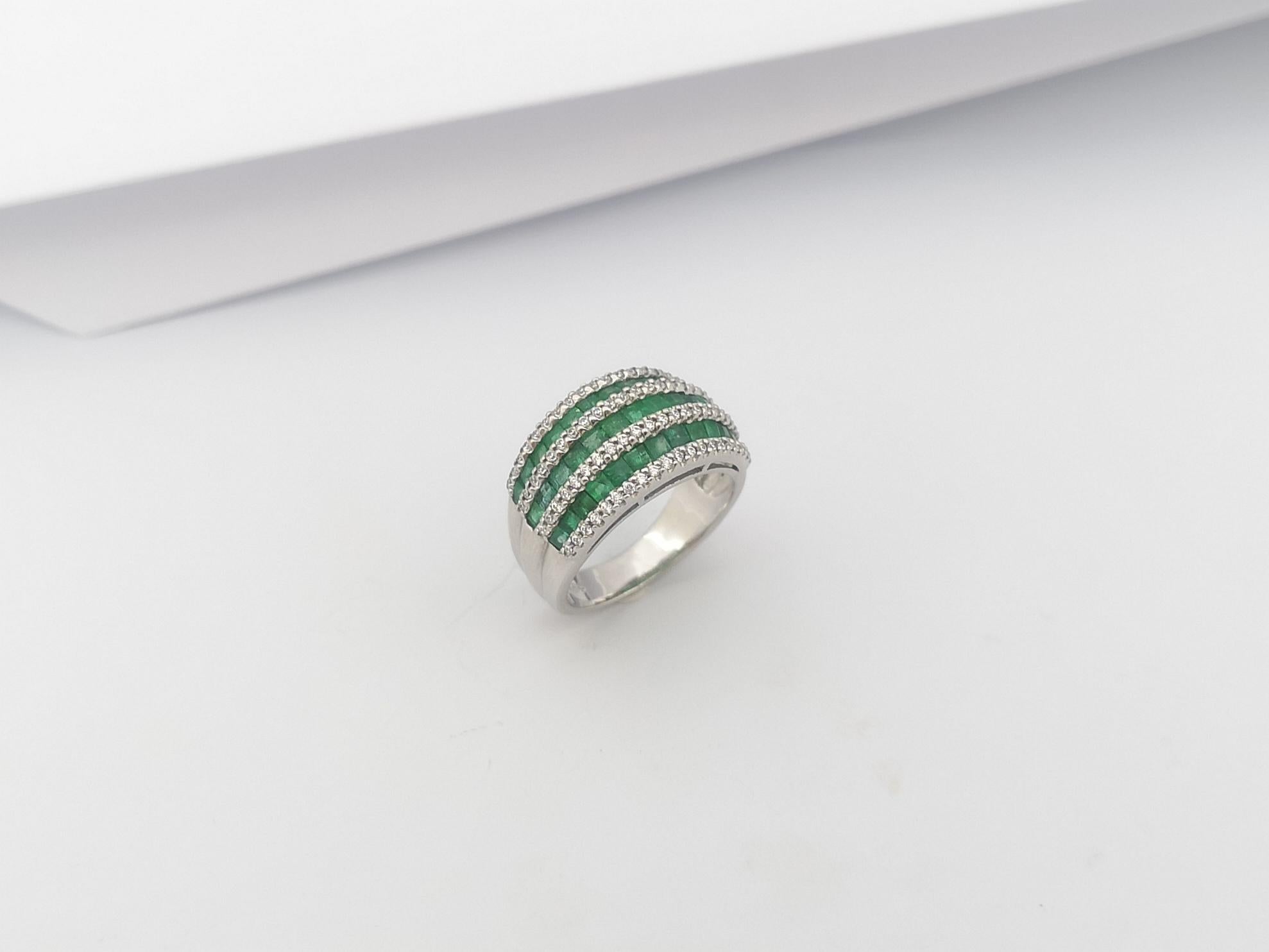 Emerald with Cubic Zirconia Ring set in Silver Settings For Sale 8