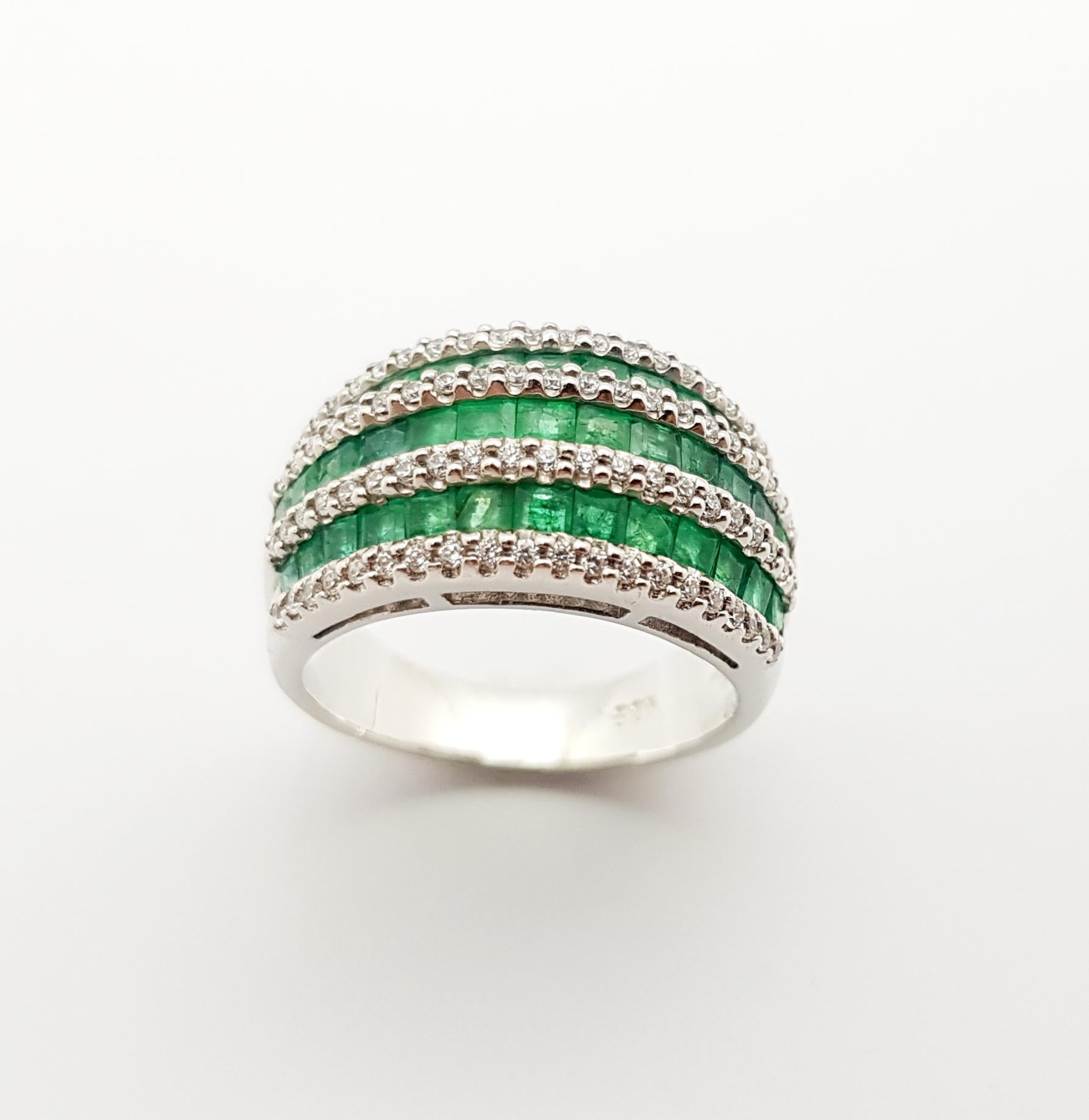 Emerald with Cubic Zirconia Ring set in Silver Settings For Sale 3