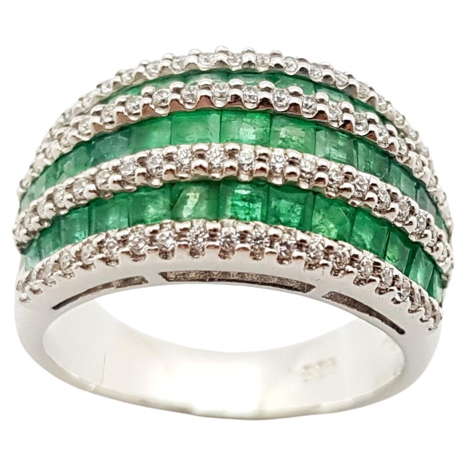 Emerald with Cubic Zirconia Ring set in Silver Settings For Sale