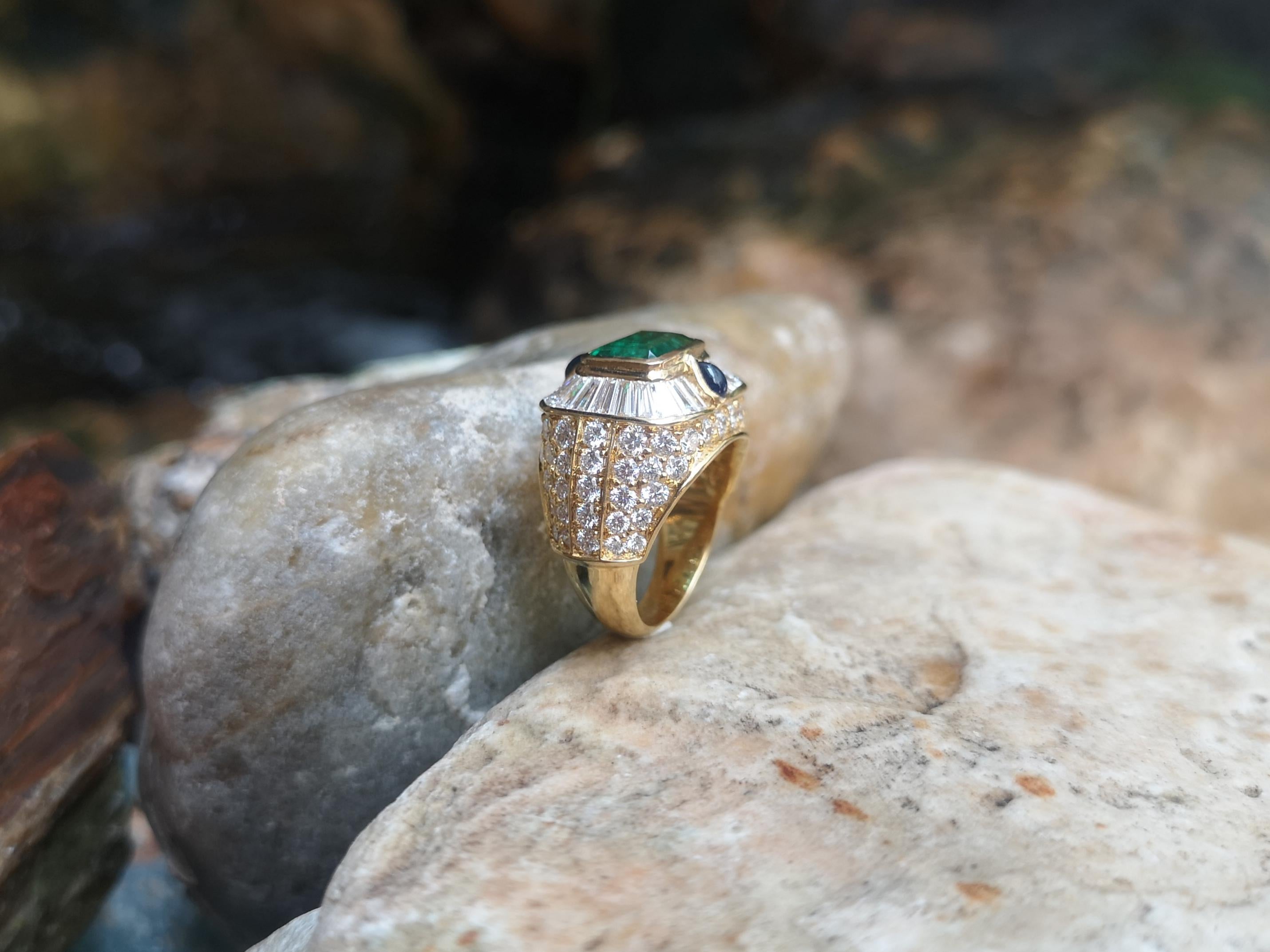 Emerald with Diamond and Cabochon Blue Sapphire Ring in 18 Karat Gold Settings For Sale 4