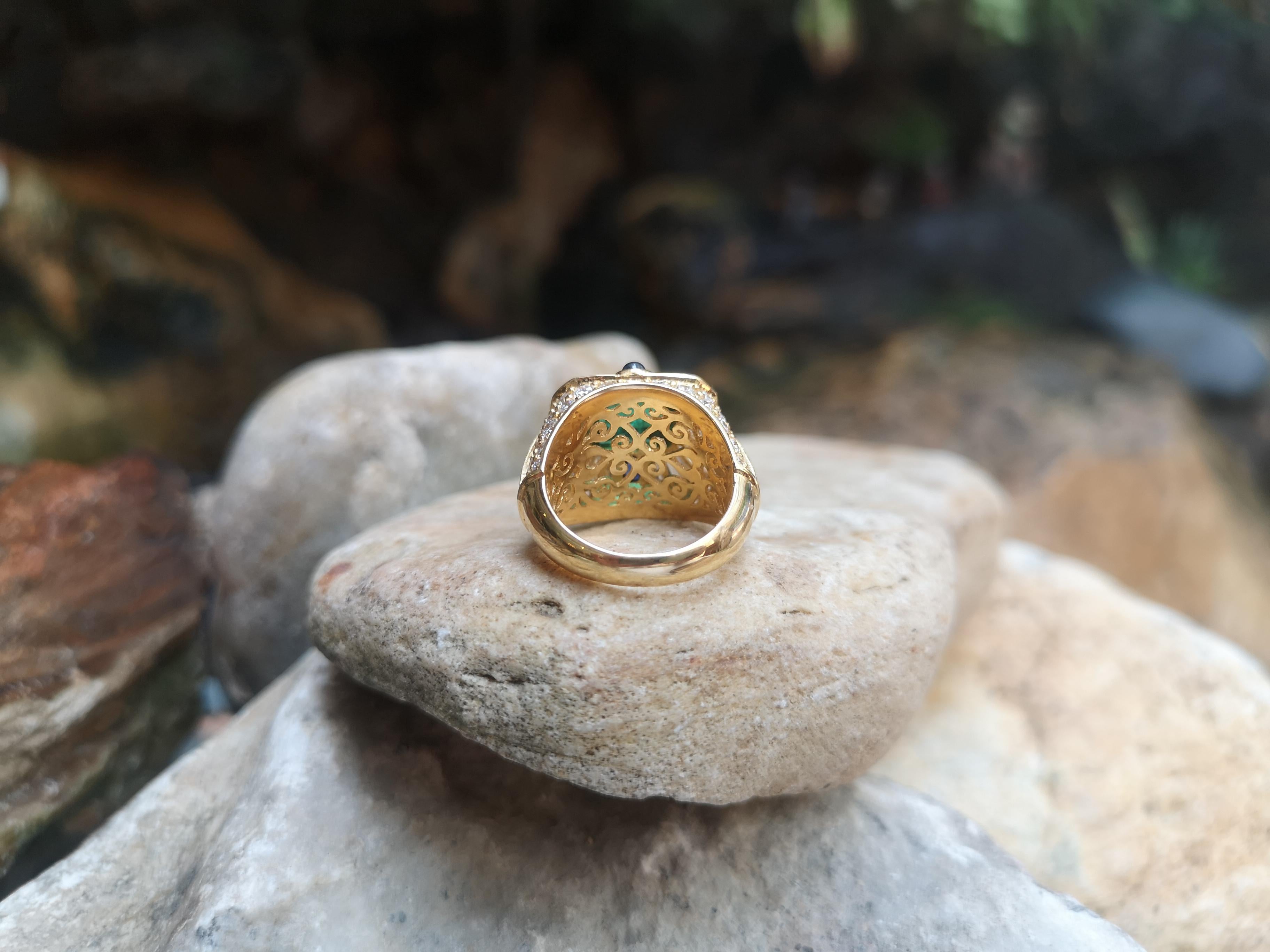 Ring mit Smaragd mit Diamant und blauem Saphir im Cabochon-Schliff in 18 Karat Goldfassungen im Angebot 7