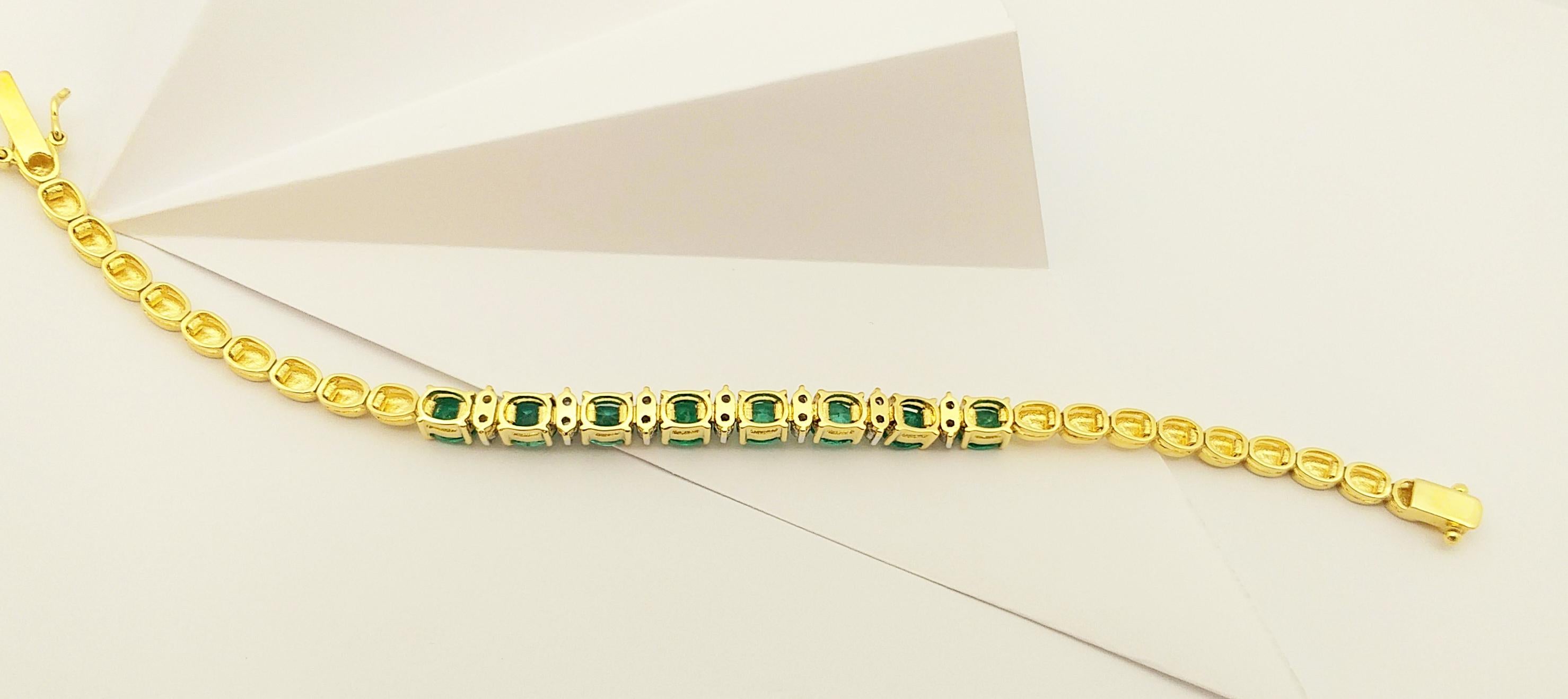 Emerald with Diamond Bracelet Set in 18 Karat Gold Setting For Sale 5