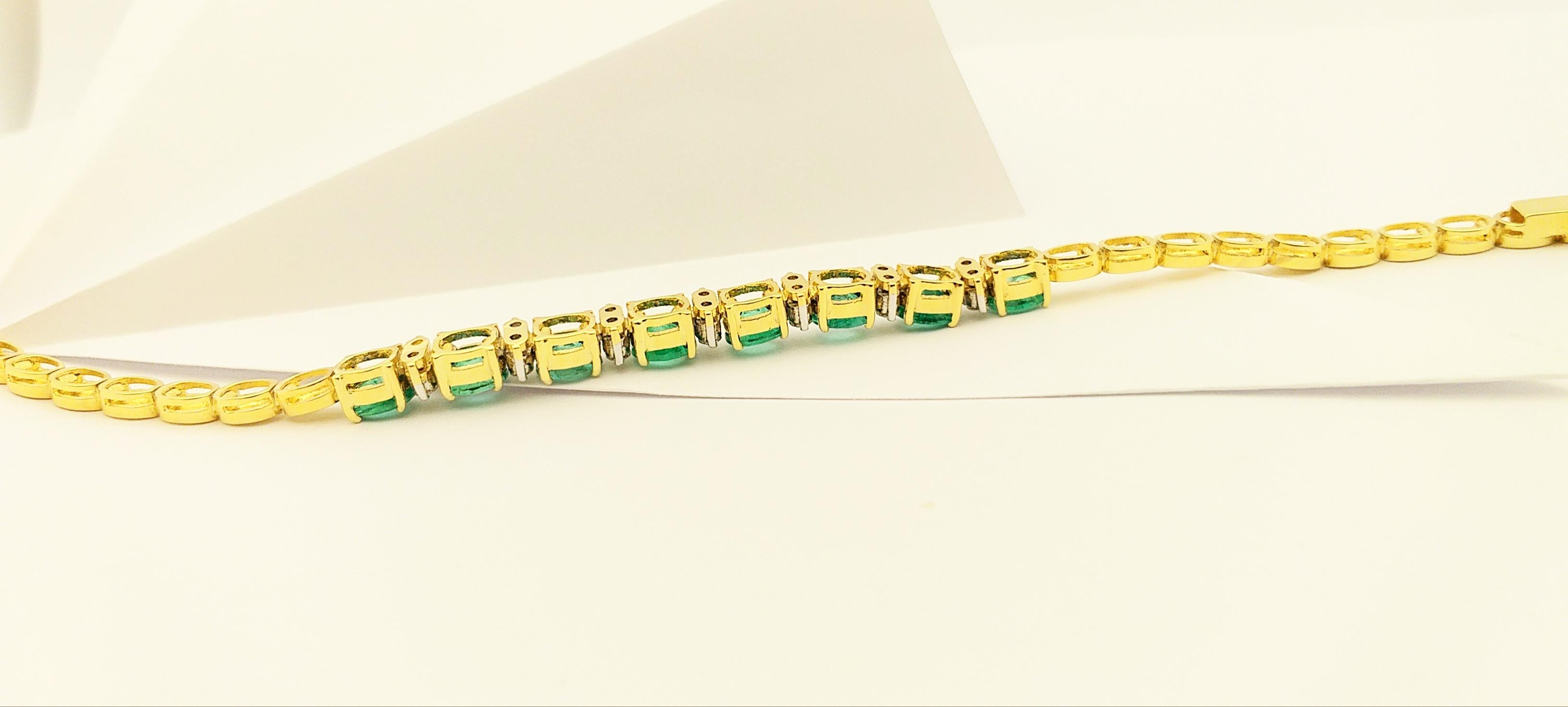 Emerald with Diamond Bracelet Set in 18 Karat Gold Setting For Sale 6