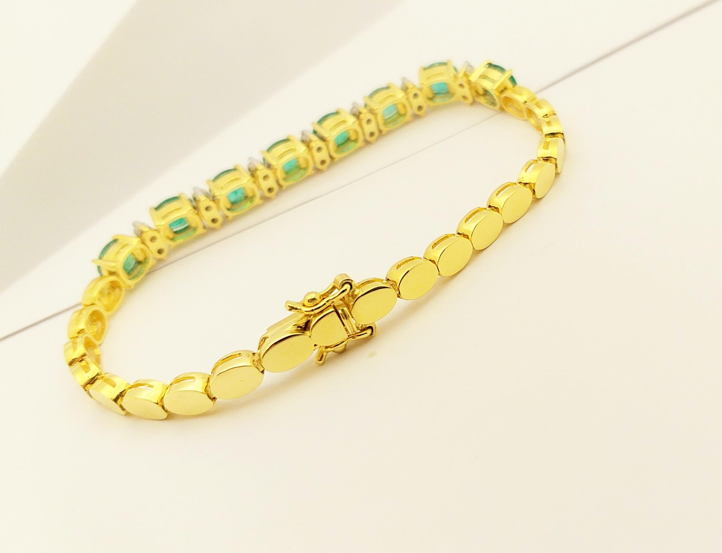 Emerald with Diamond Bracelet Set in 18 Karat Gold Setting For Sale 9