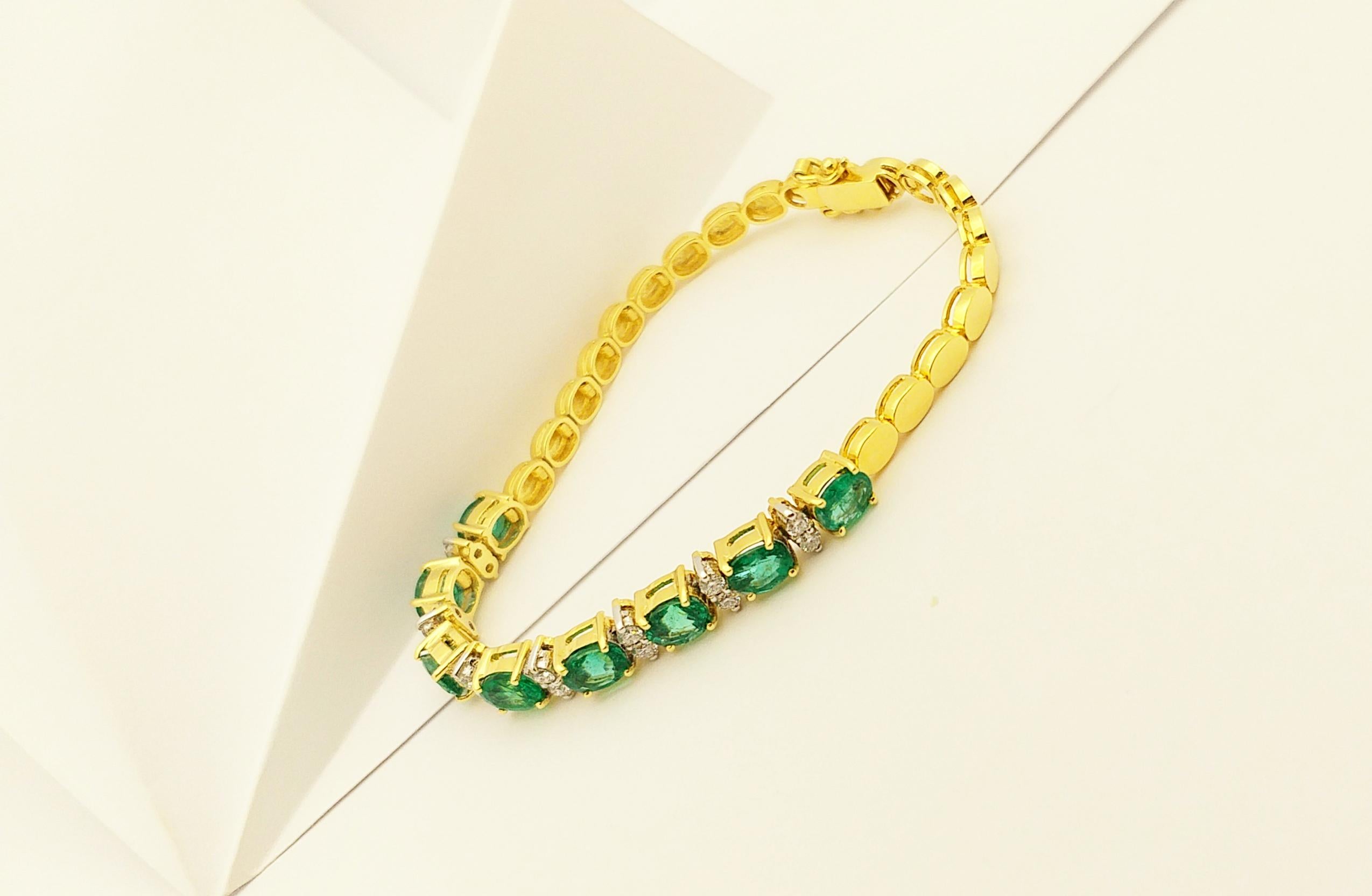Emerald with Diamond Bracelet Set in 18 Karat Gold Setting For Sale 10