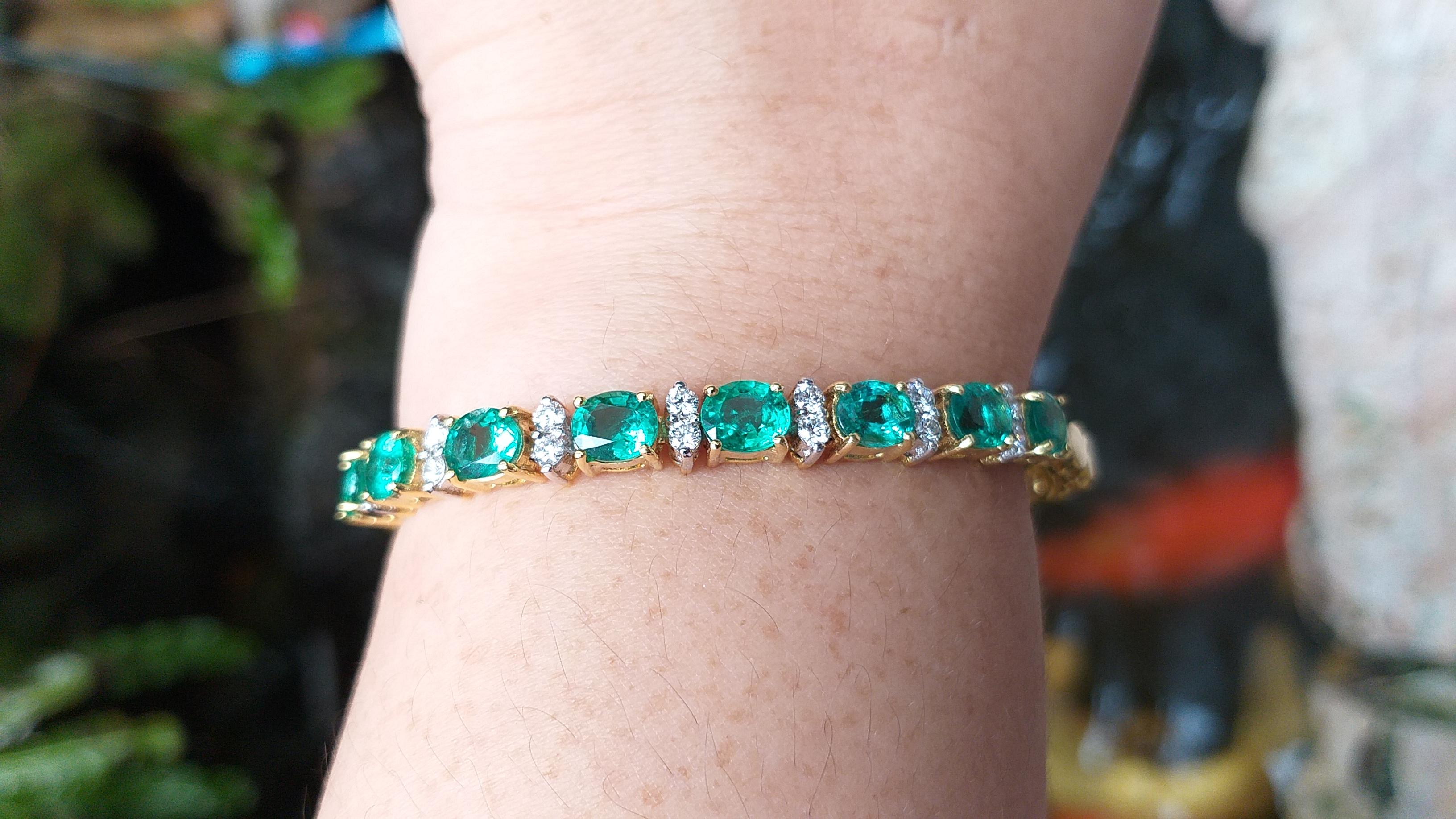 Emerald with Diamond Bracelet Set in 18 Karat Gold Setting For Sale 1
