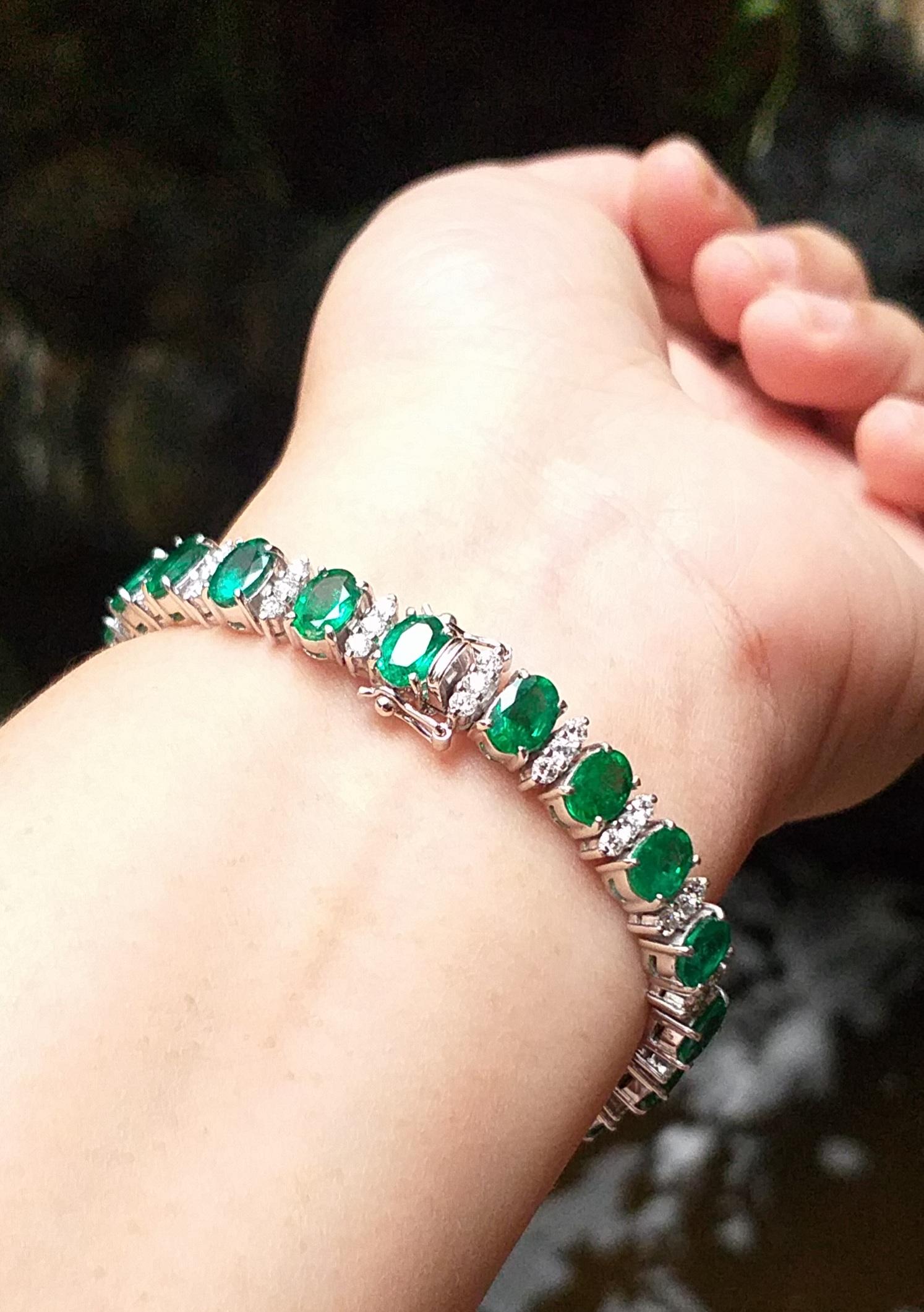 Women's or Men's Emerald with Diamond Bracelet Set in 18 Karat White Gold Settings For Sale