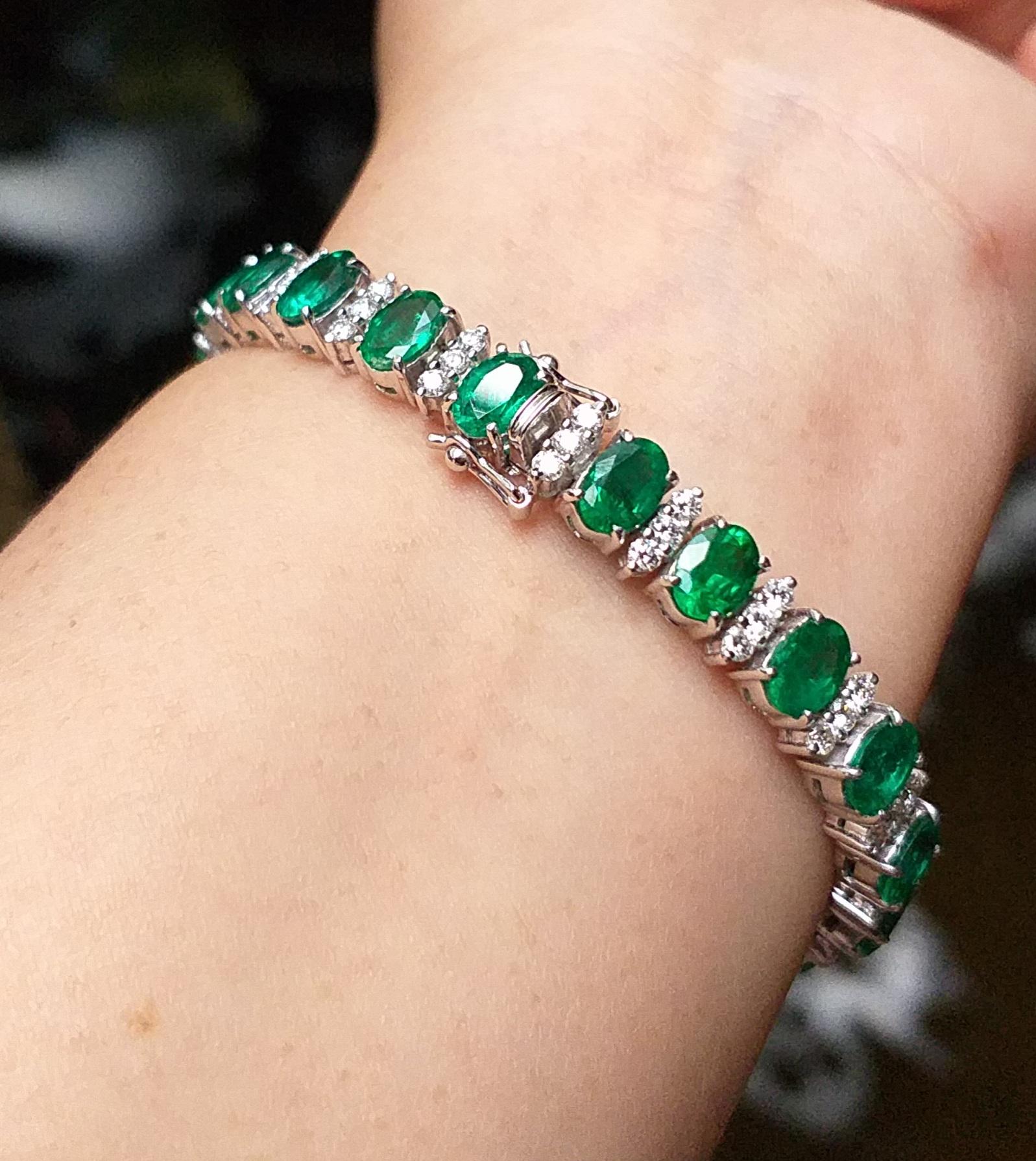 Emerald with Diamond Bracelet Set in 18 Karat White Gold Settings For Sale 1