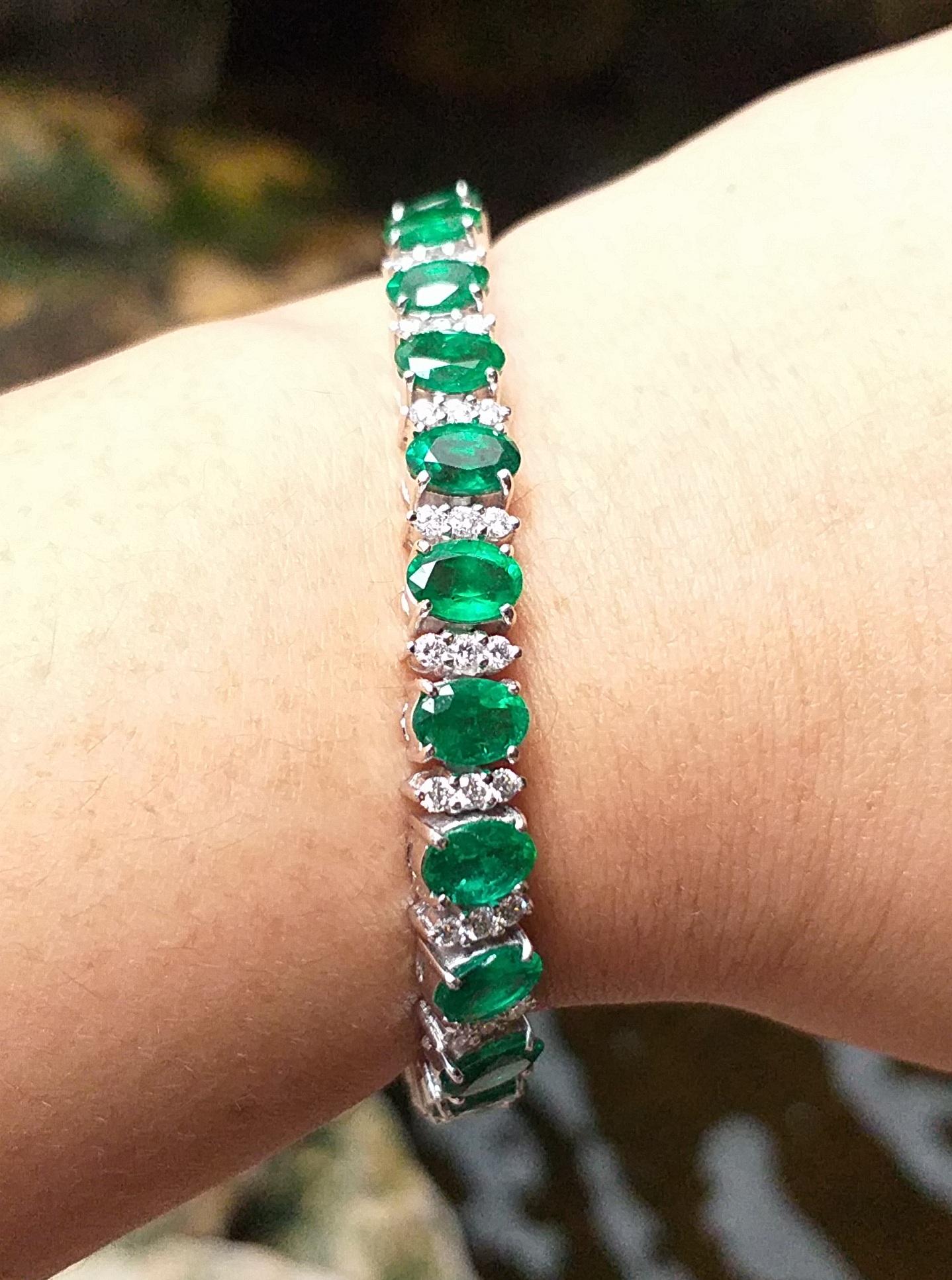 Emerald with Diamond Bracelet Set in 18 Karat White Gold Settings For Sale 3