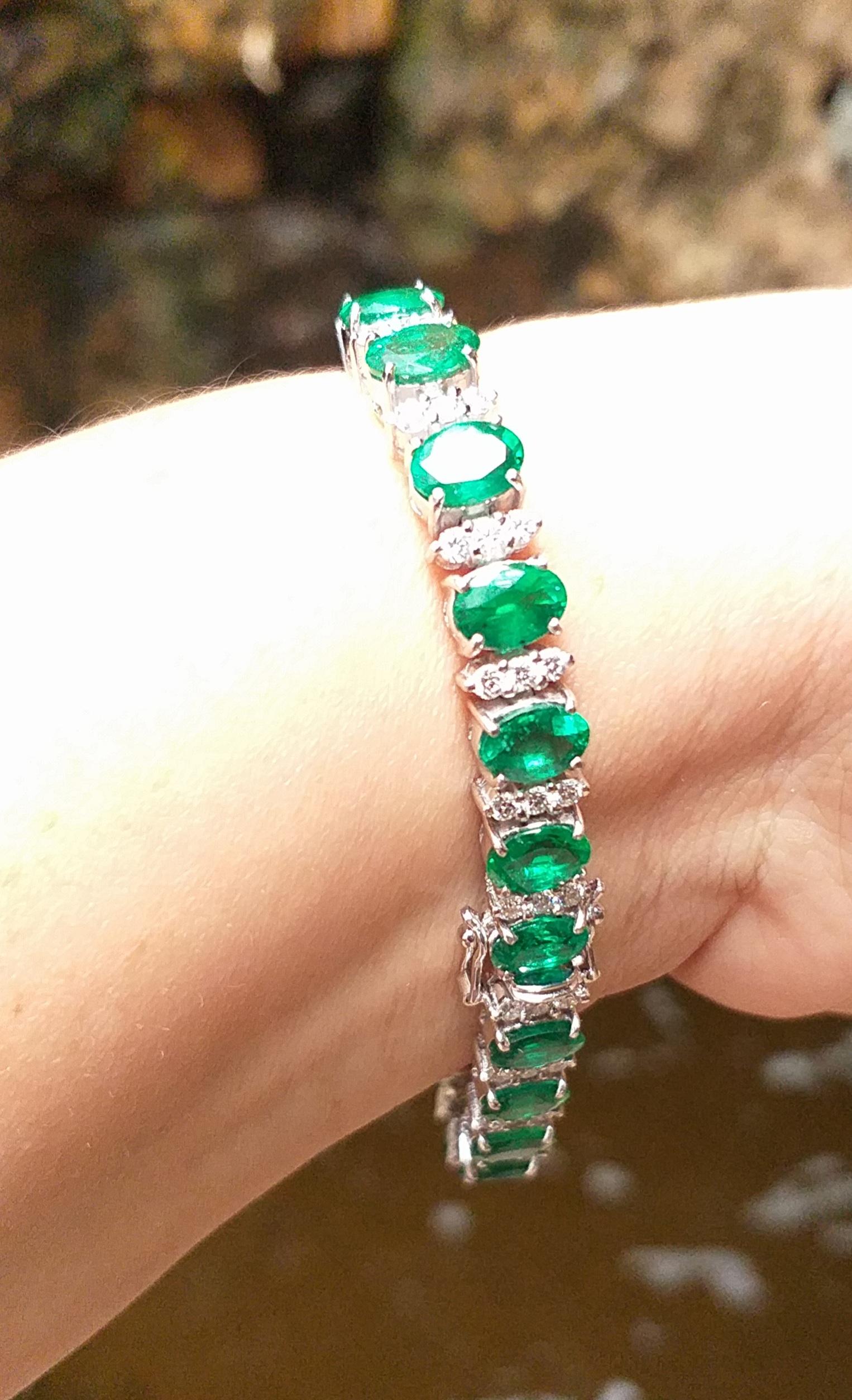 Emerald with Diamond Bracelet Set in 18 Karat White Gold Settings For Sale 4